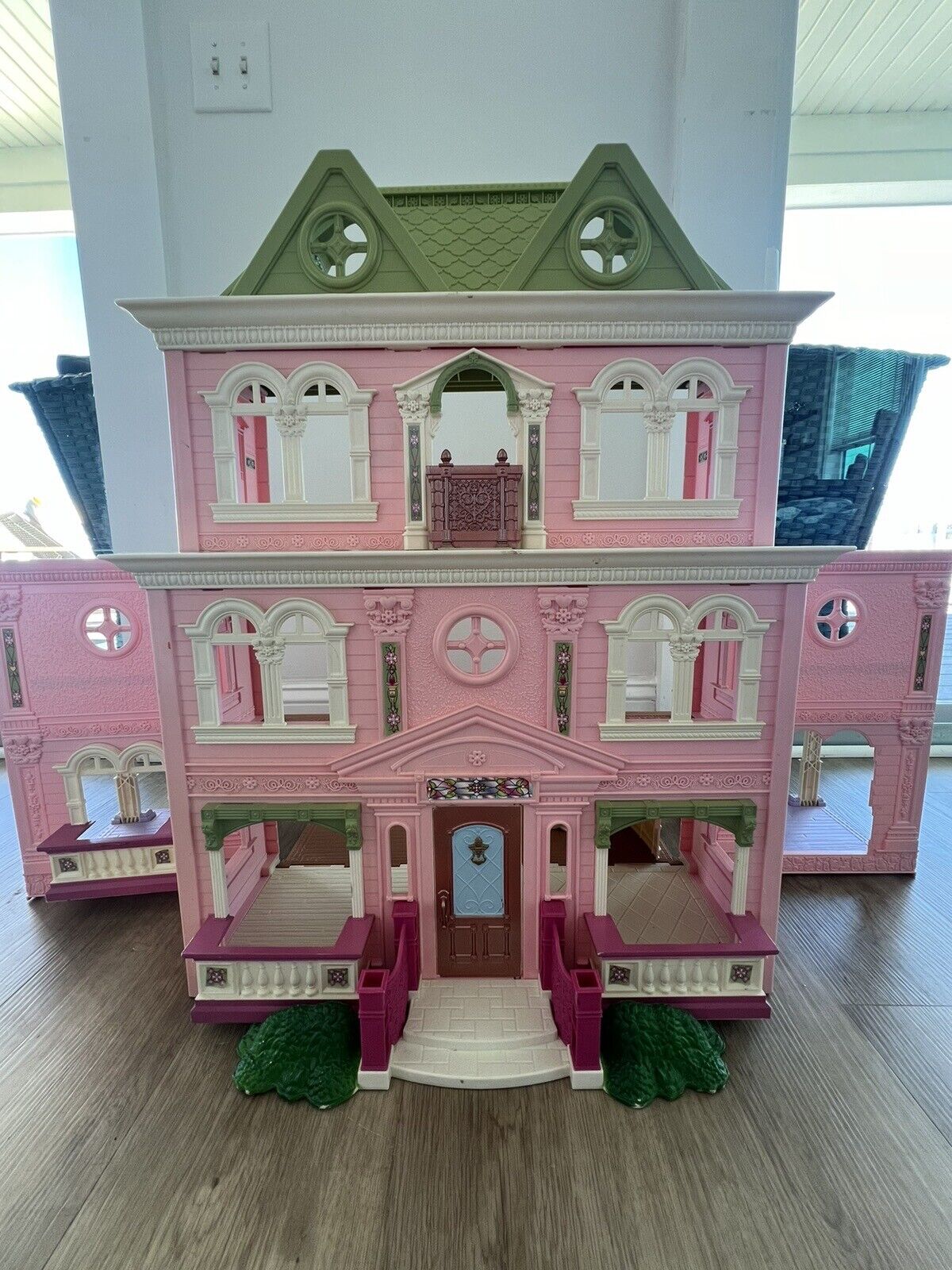 Vintage 2008 Fisher Price Loving Family Victorian Grand Mansion Dollhouse