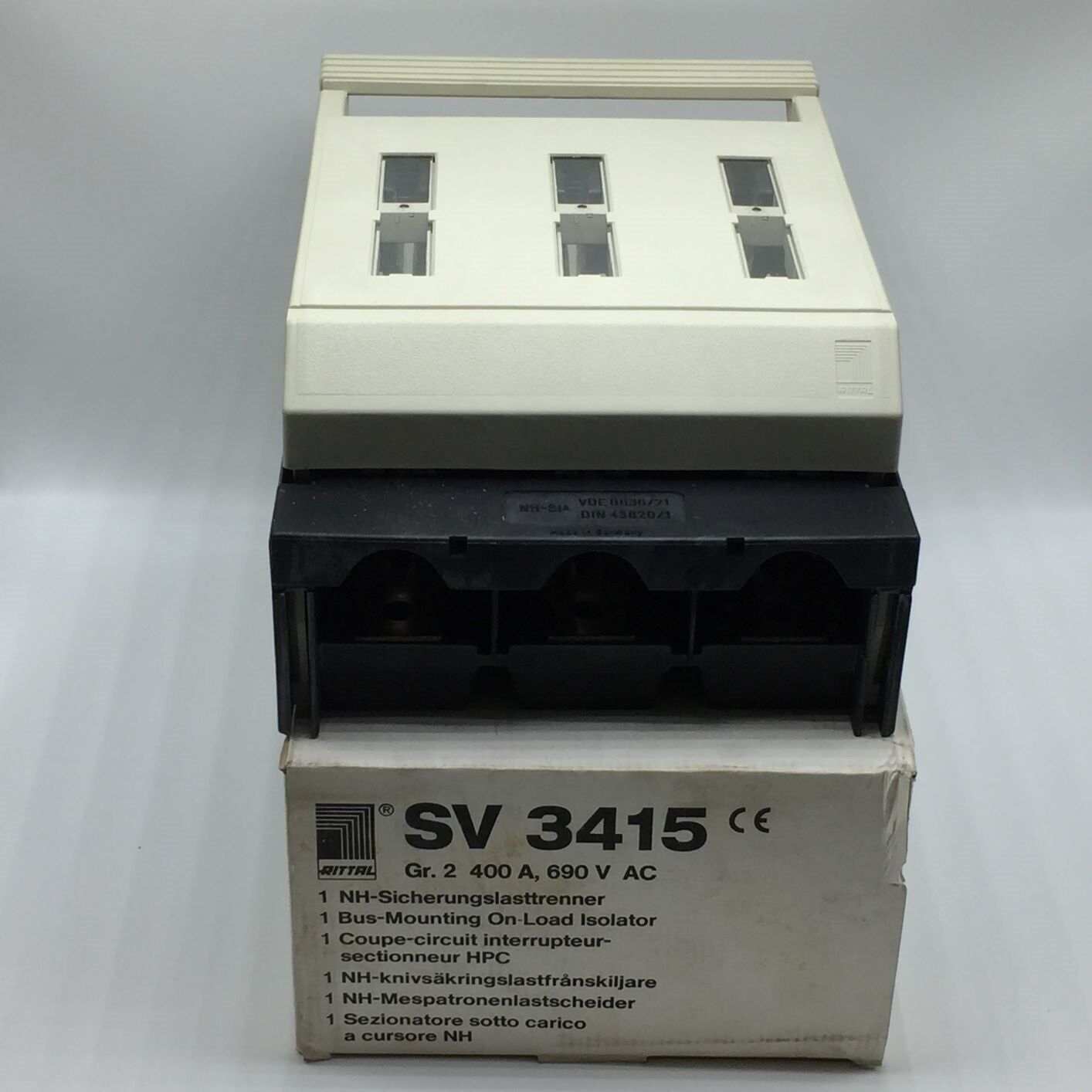 NEW RITTAL SV-3415 ON-LOAD ISOLATOR 400A 690VAC 