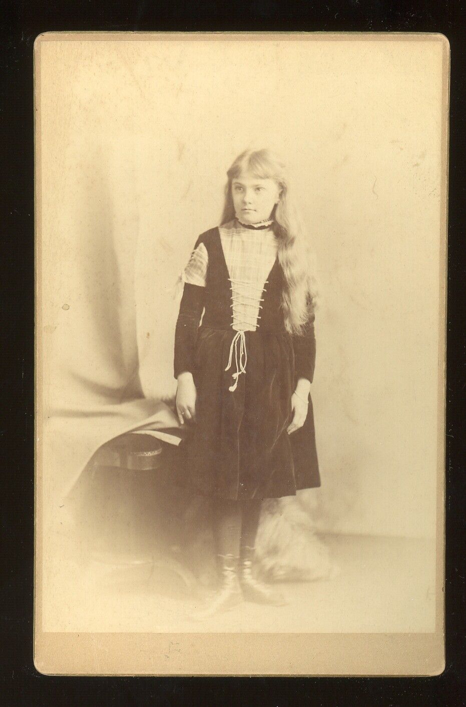 CA, Oakland. CABINET PHOTO showing a PRETTY YOUNG GIRL. \