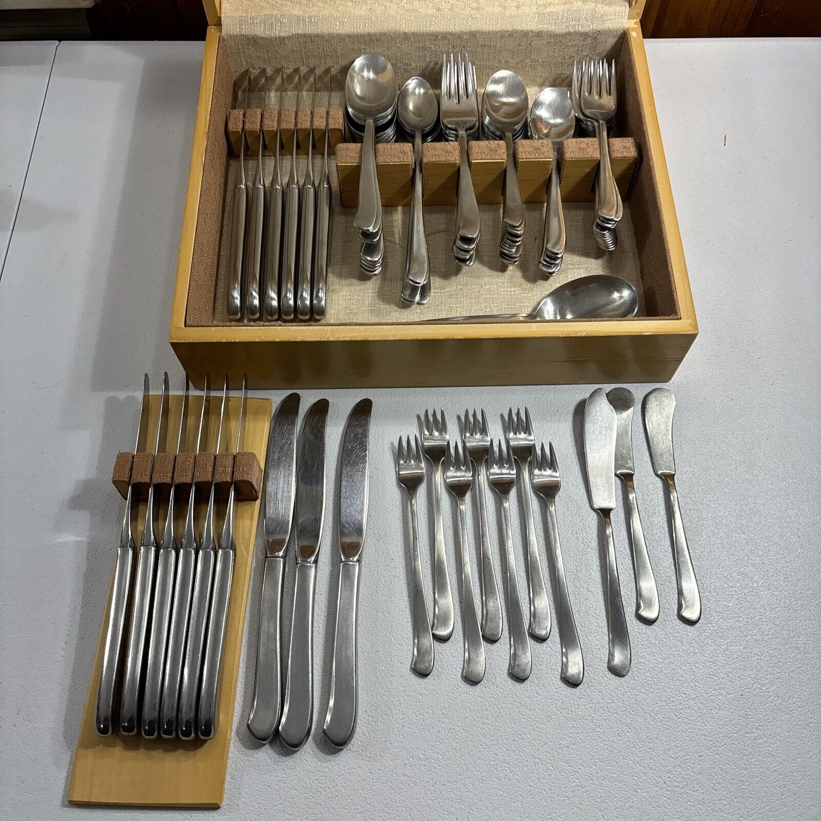 Vintage Wallace Stainless Flatware Set 94 Pieces With Box