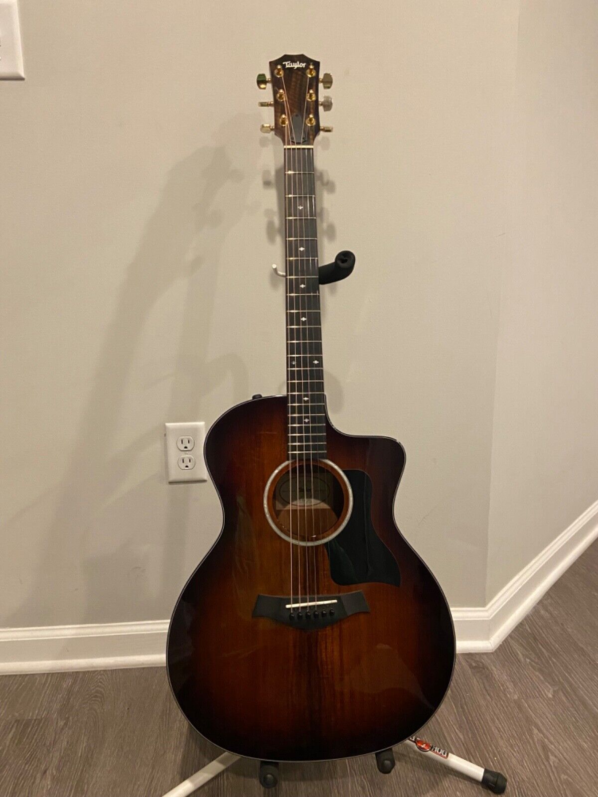 Taylor 224ce-K DLX 6 String Acoustic-Electric Guitar - Shaded Edgeburst