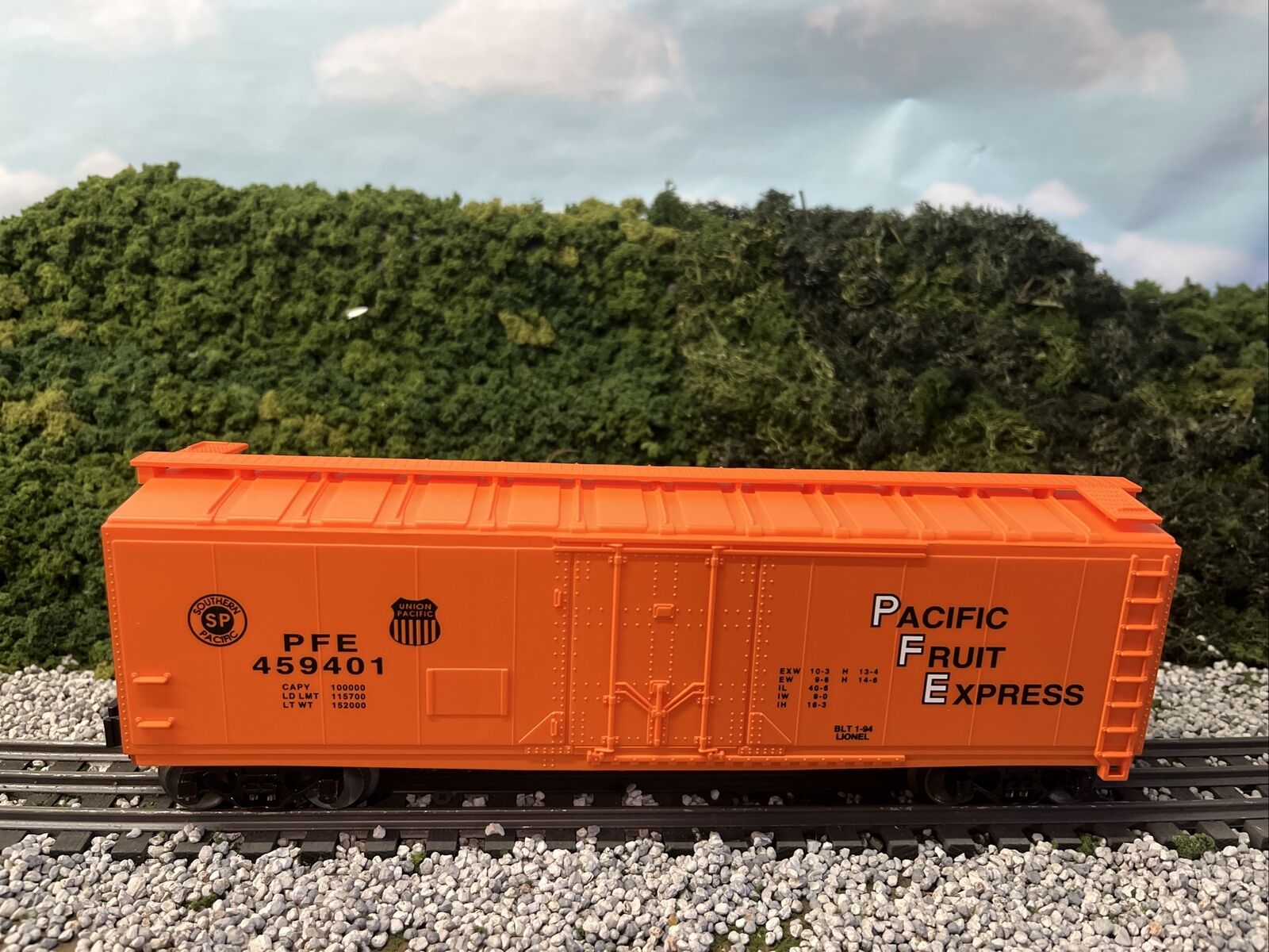 Lionel Pacific Fruit Express Reefer 6-17305