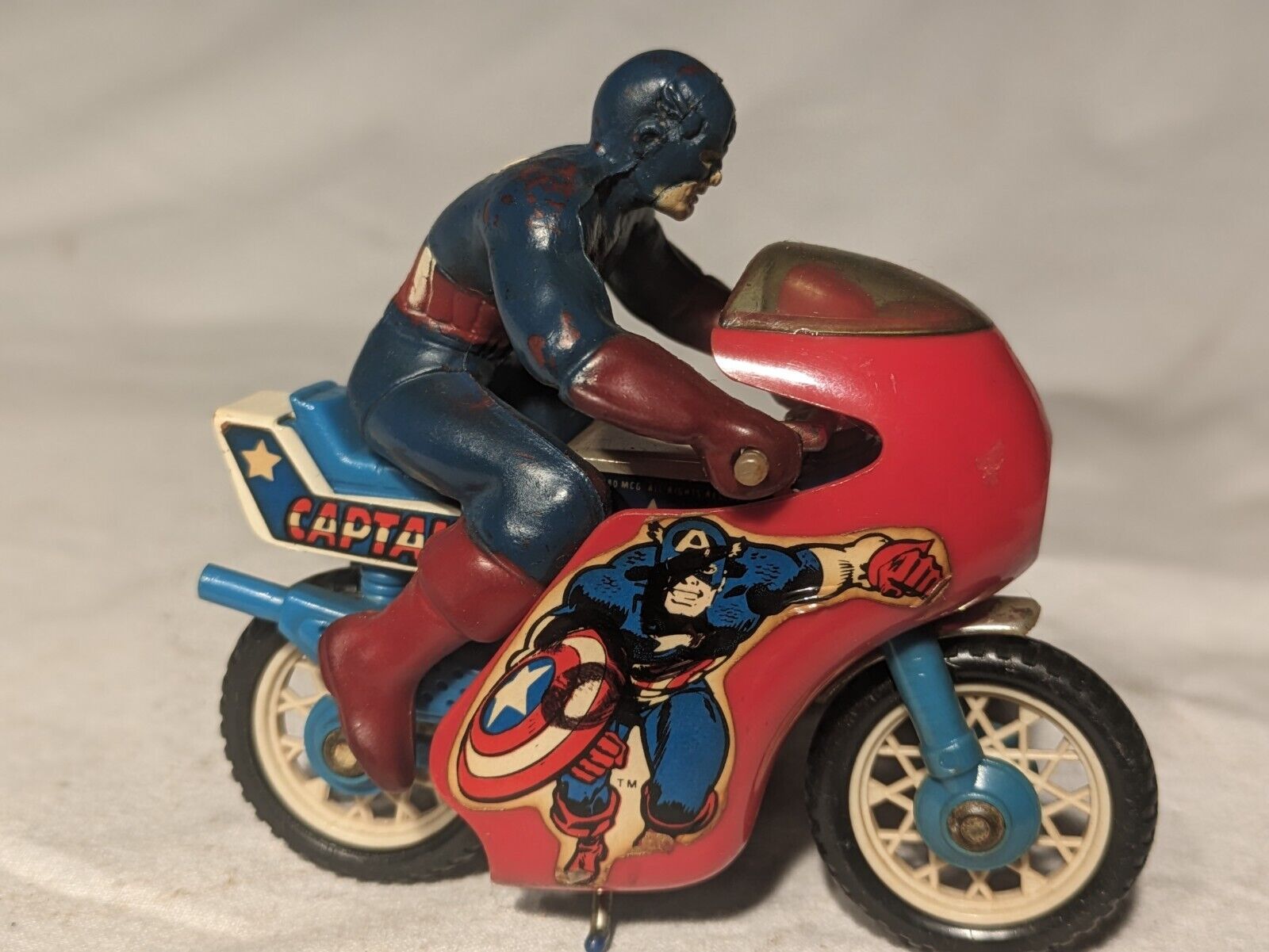 Very Rare Vintage Marvel CAPTAIN AMERICA 1984 Mattel Motorcycle with figurine