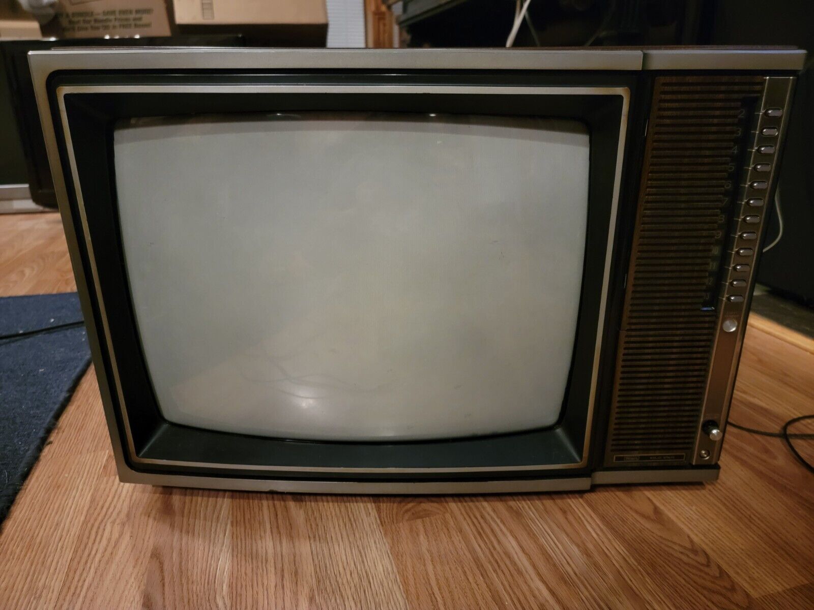 Vintage 1979 Sears Solid State 19 Inch CRT TV 564-42110900 