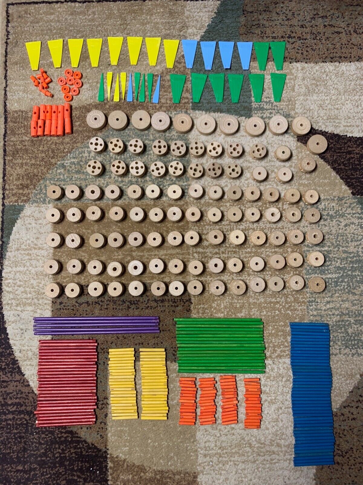 HUGE 200+ PIECE TINKER TOY LOT RODS CONNECTERS SPOOLS LARGE WHEELS FLAGS