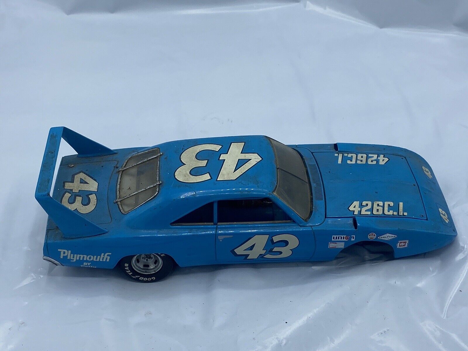 Franklin Mint 1/24 scale Richard Petty 1970 Plymouth Superbird Missing Wheels