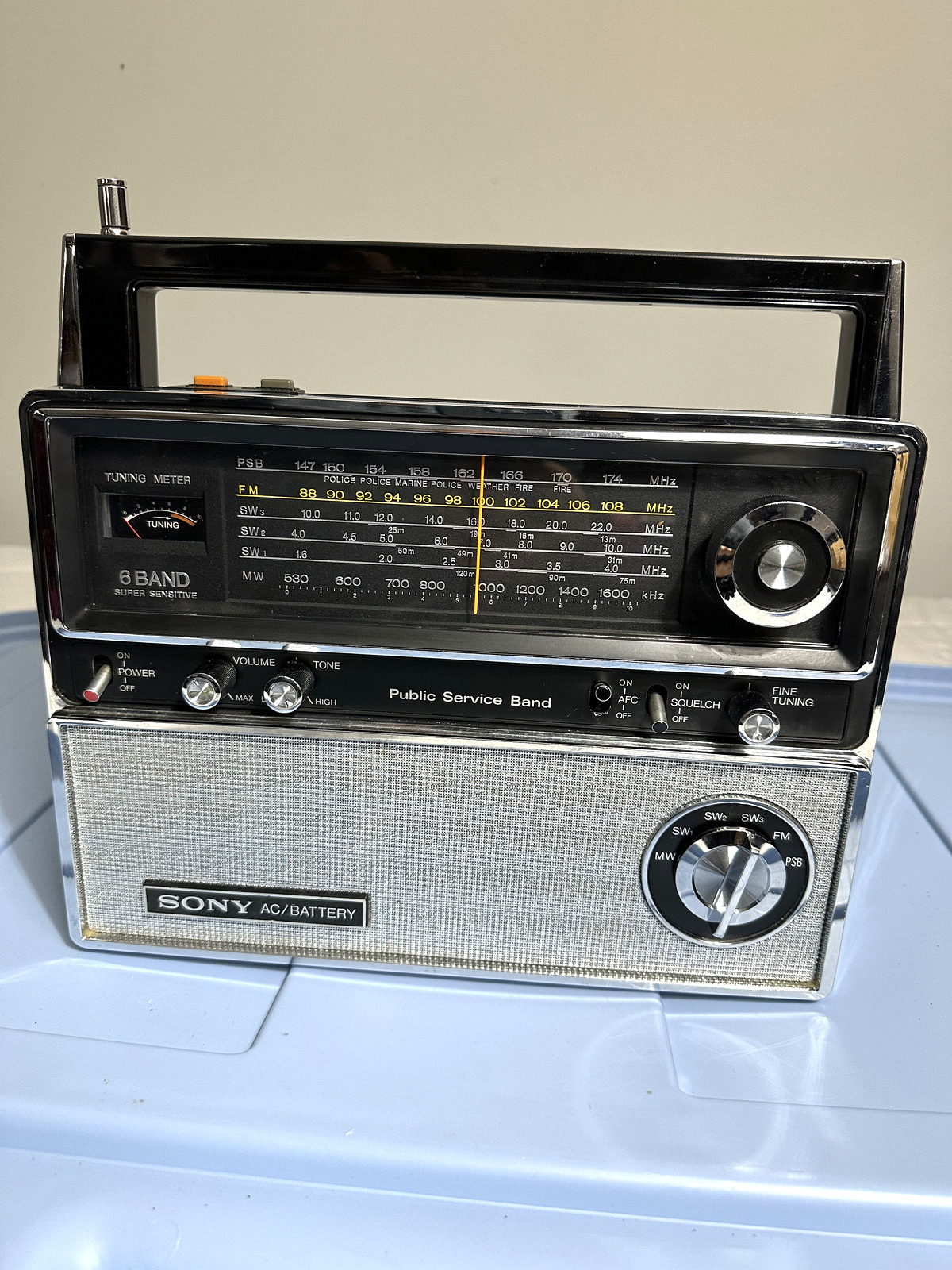 SONY 6band Super Sensitive Radio Model No TFM-8000W, Good Condition.