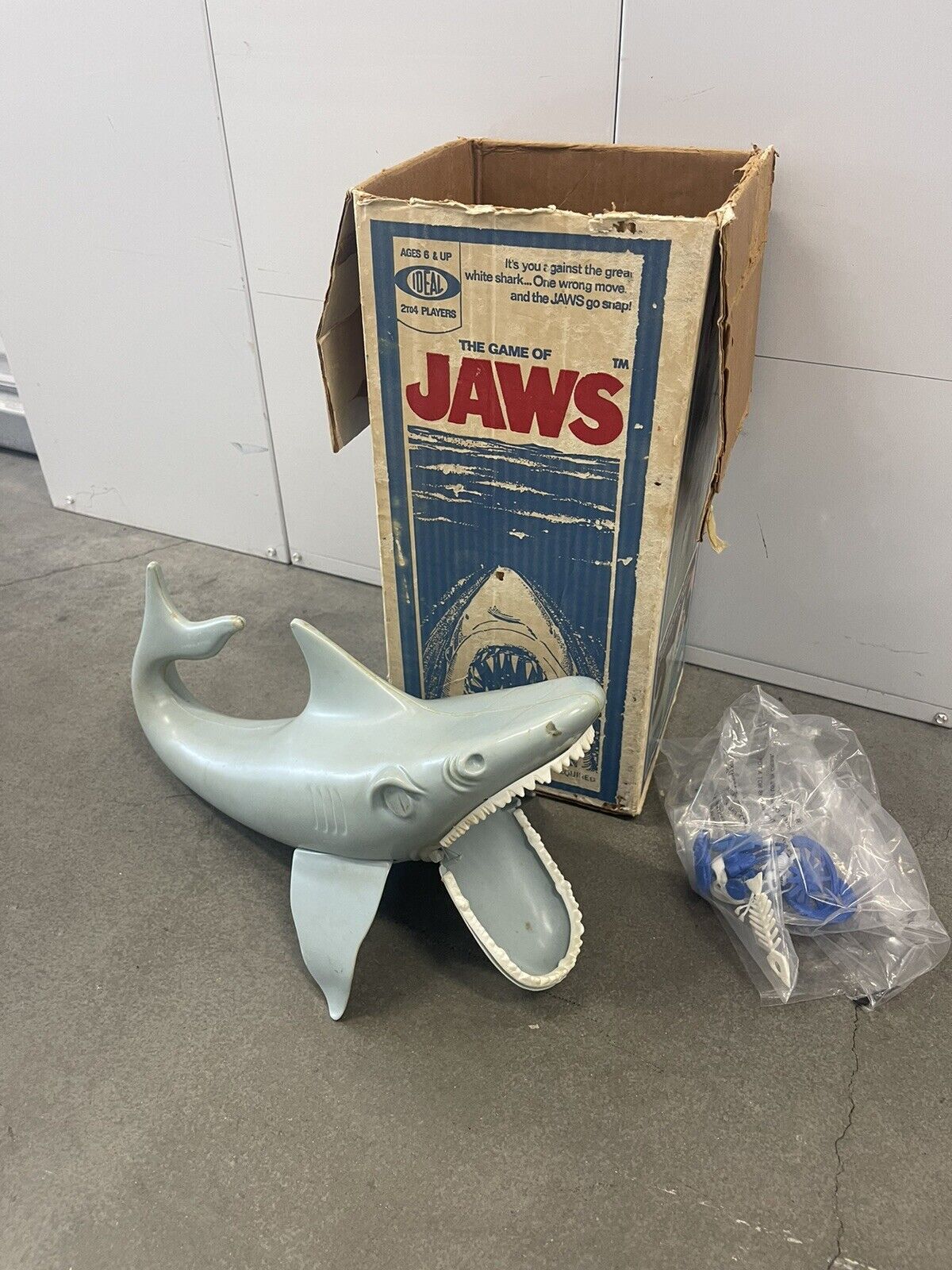 Vintage 1975 The Game Of JAWS Universal Pictures Ideal Box Shark Incomplete 