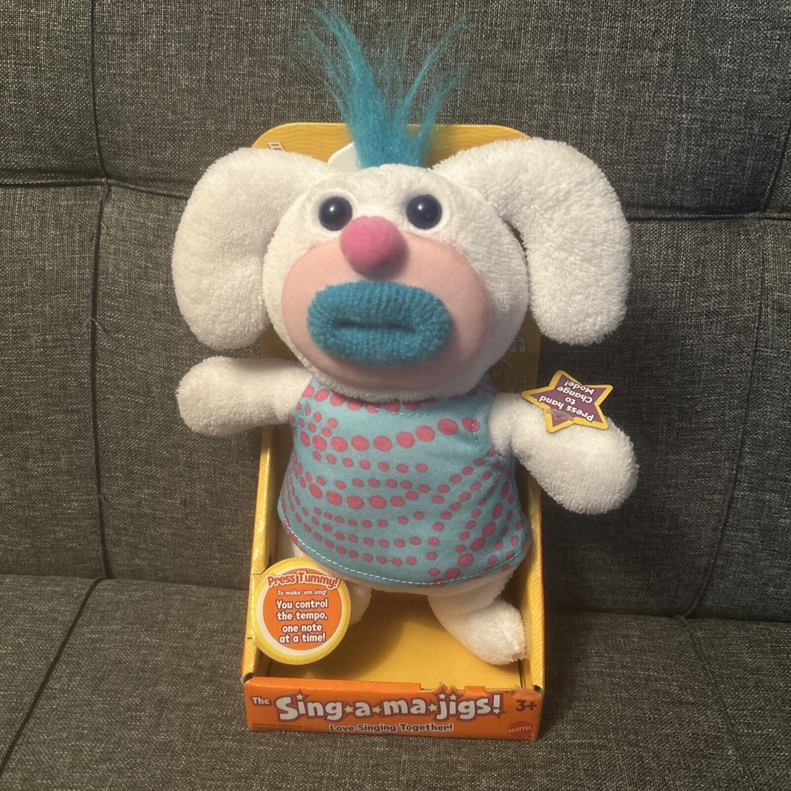 RARE NEW IN BOX  WORKS Sing a Ma Jigs White Turquoise Lips Sing Original 2010
