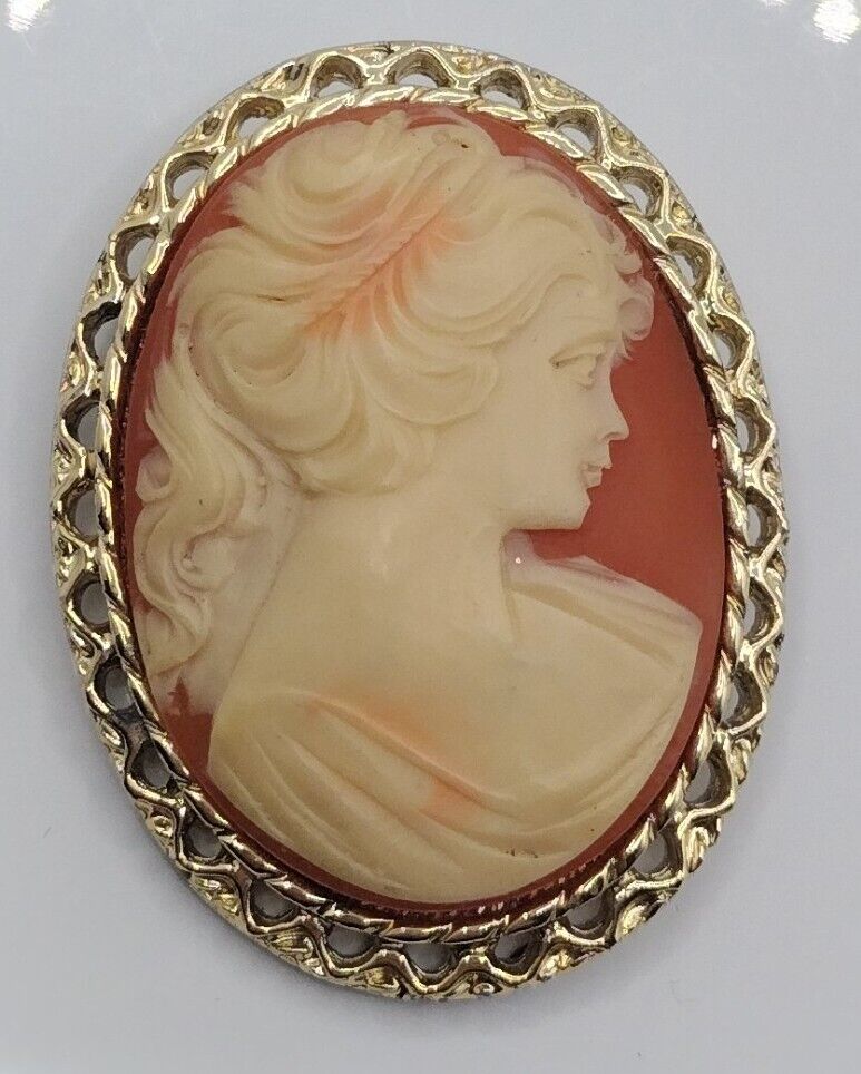 Vintage Cameo Brooch Pin Signed Lisa, Lisa Jewels Costume Jewelry 1970s