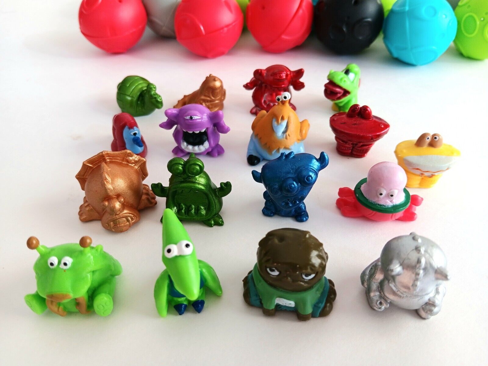 2014 CRASHLINGS METEOR MUTANTS FROM OUTER SPACE LOT OF 17 Alien Miniatures Pops