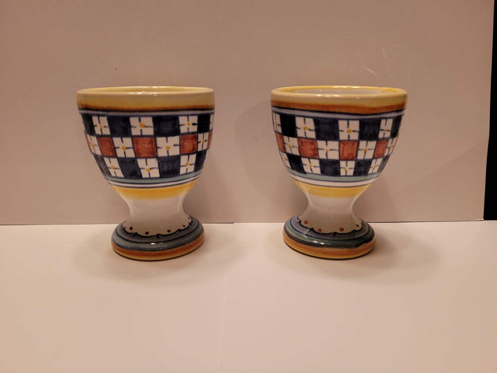 Pair of G.P. Gialletti Pimpinelli Deruta Italy Pottery Egg Cups 