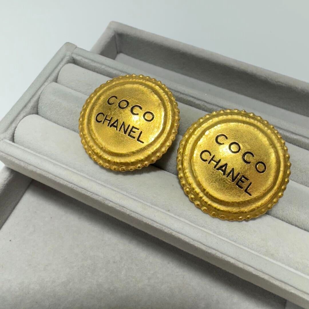 Genuine Chanel Earrings Vintage Engraved 94A Coco Rare Round Gold 417 160