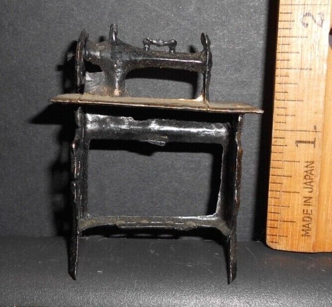 Dollhouse Miniature SEWING MACHINE, 2 inches tall, Metal and Painted