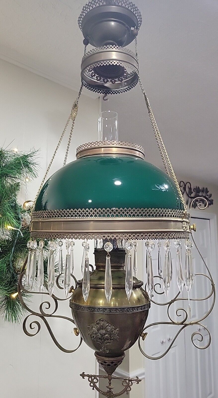 ANTIQUE MILLER HANGING OIL LAMP JUNO LAMP MADE IN USA GREEN  GLASS SHADE ORNATE 