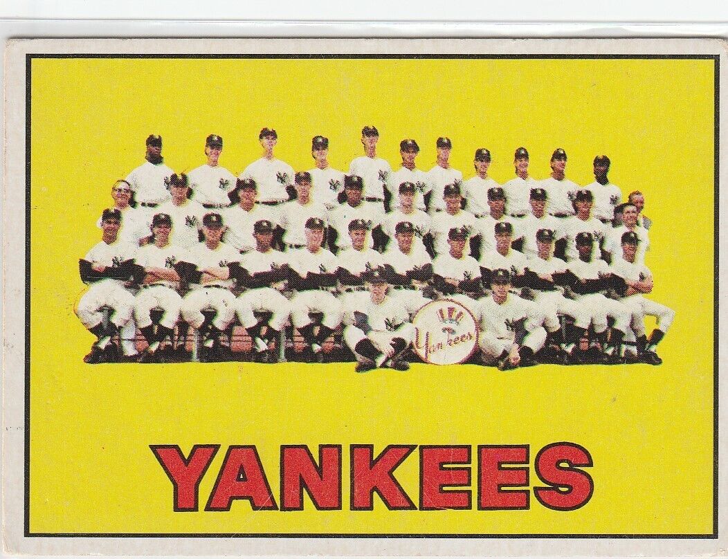 1967 Topps NEW YORK YANKEES #131 MICKEY MANTLE Vintage Baseball Card