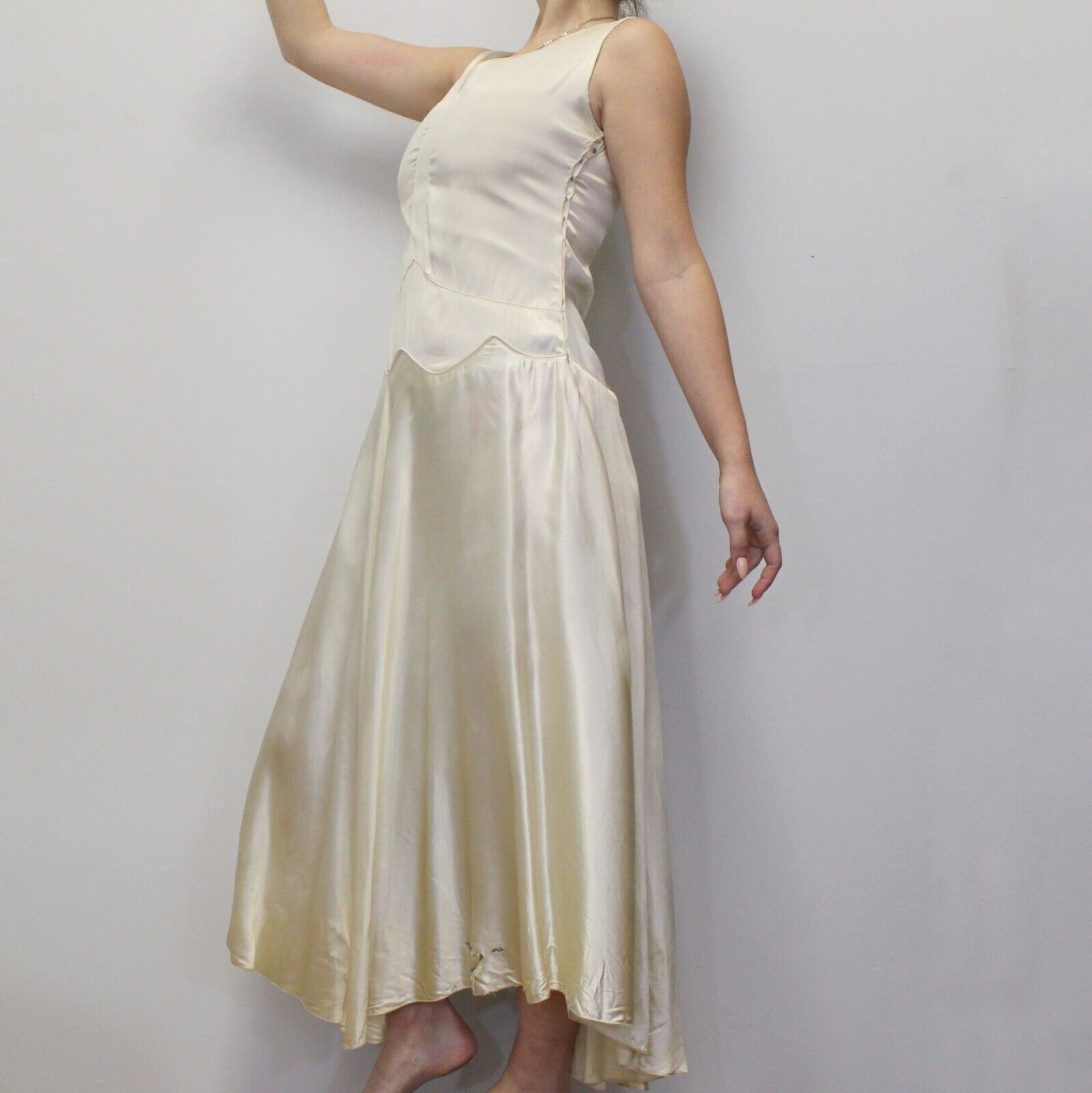 Vintage 20s Flapper Wedding Dress Drop Waist Silky Tea Length Glamorous Dress