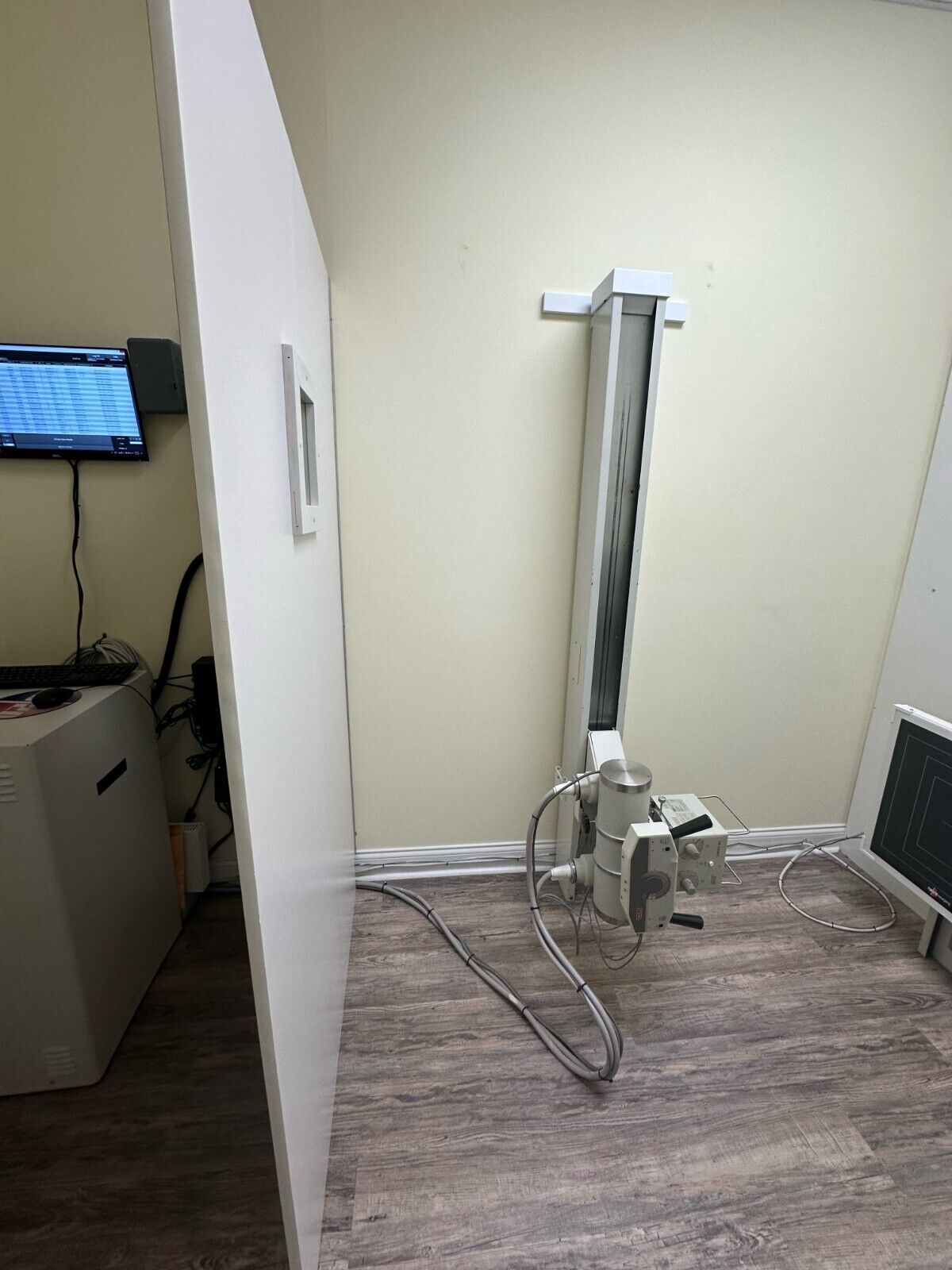 Summit Diagnostic Standing X-Ray System In Great Condition