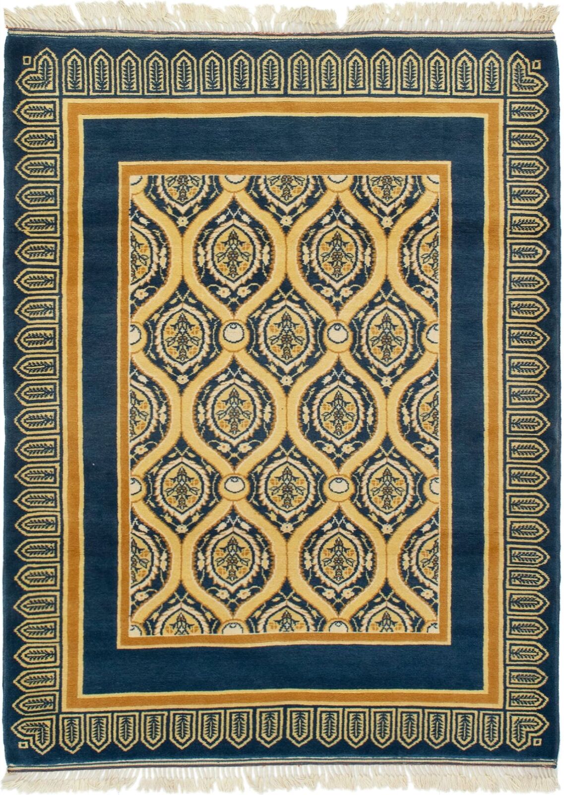 Traditional Vintage Hand-Knotted Carpet 4\'4\