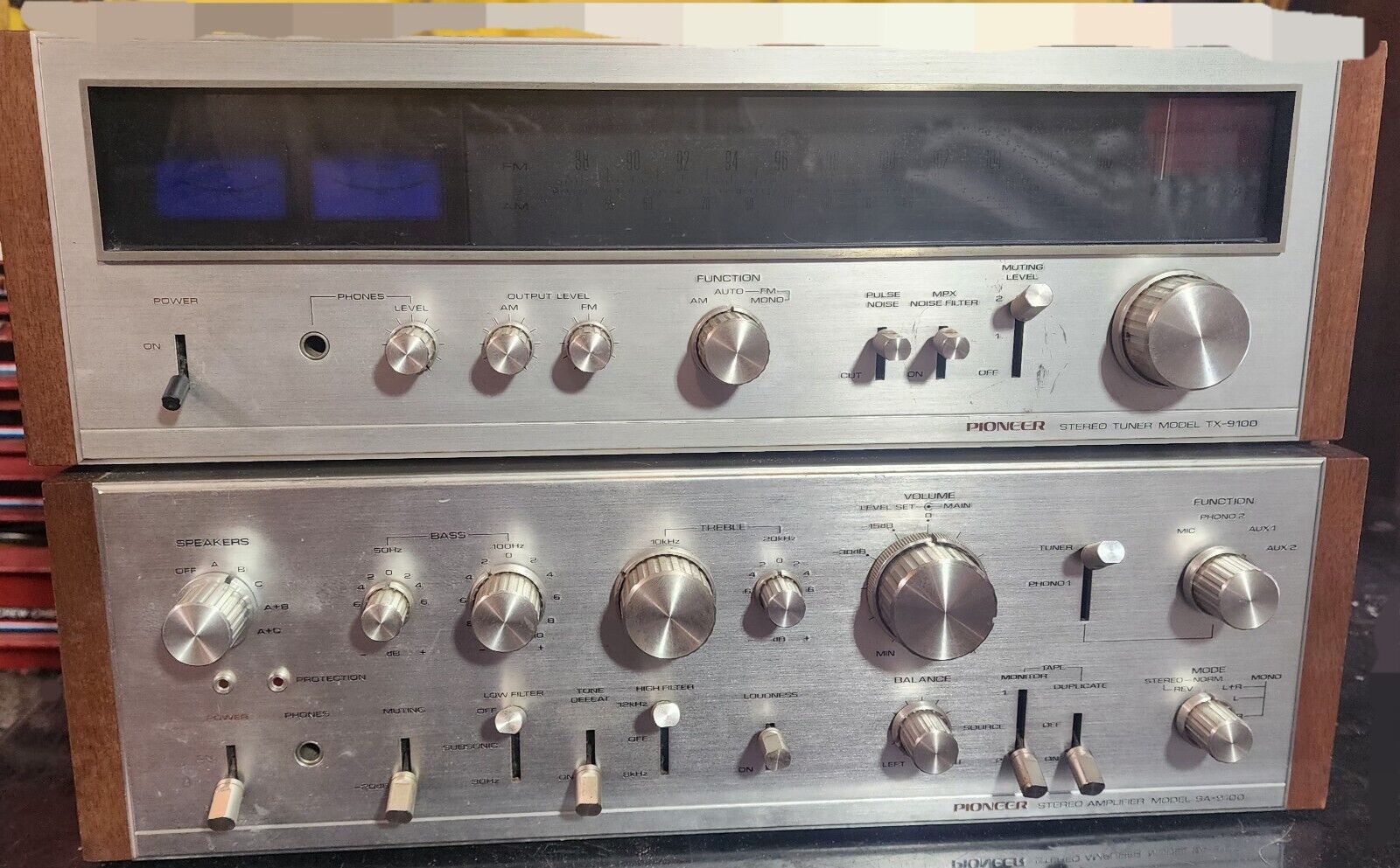 Vintage Pioneer (SA-9100) Integrated Amplifier and (TX-9100) AM/FM Receiver comb