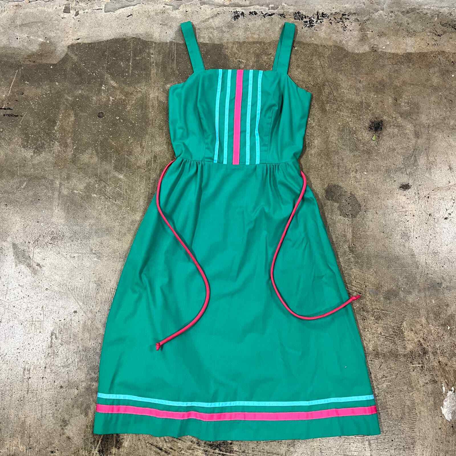 Vintage Green Summer Dress w/ Blue & Pink Details 27\