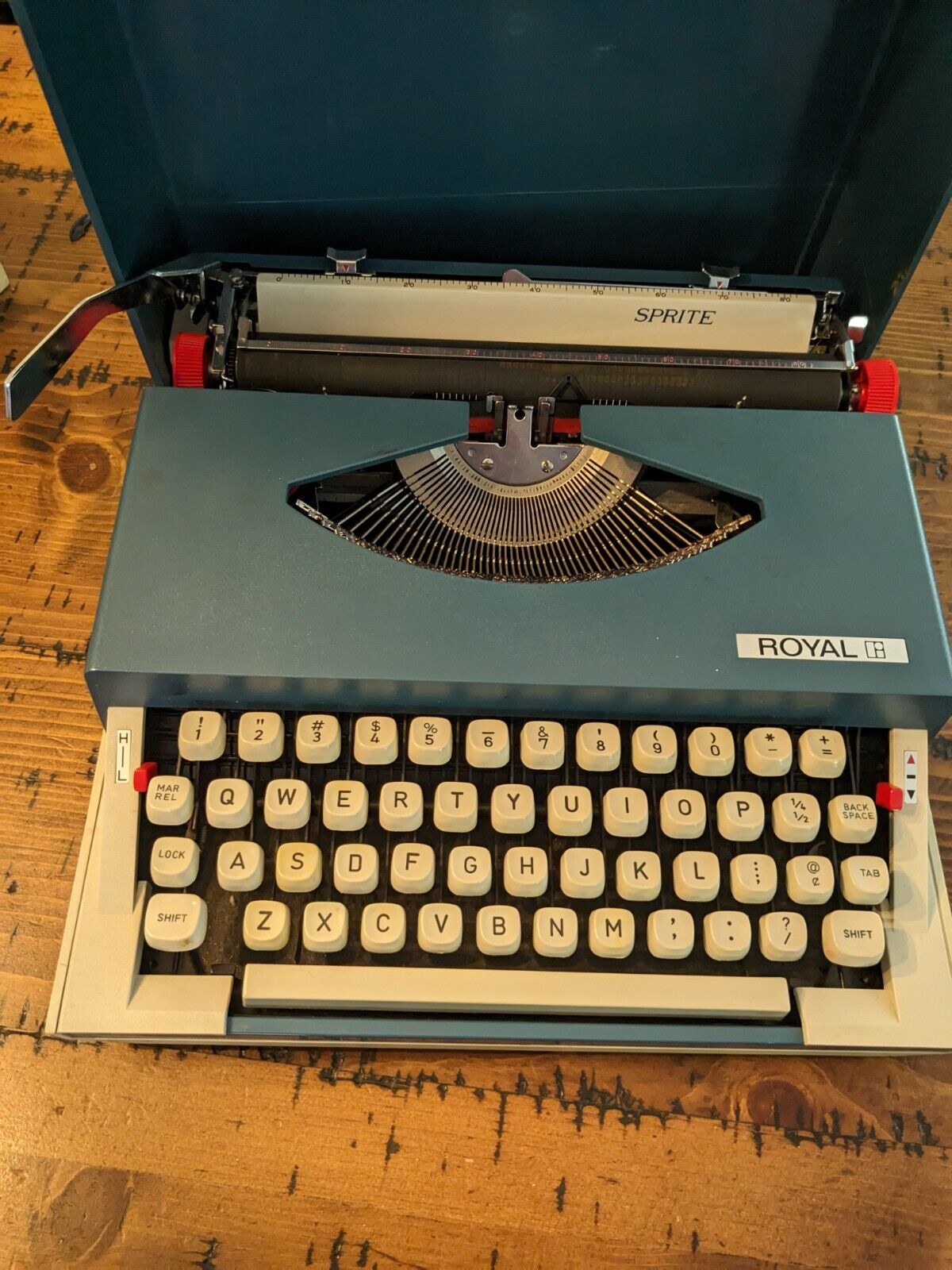 Vintage Royal Sprite Portable Manual Typewriter With Case Works.   Needa Ribbon