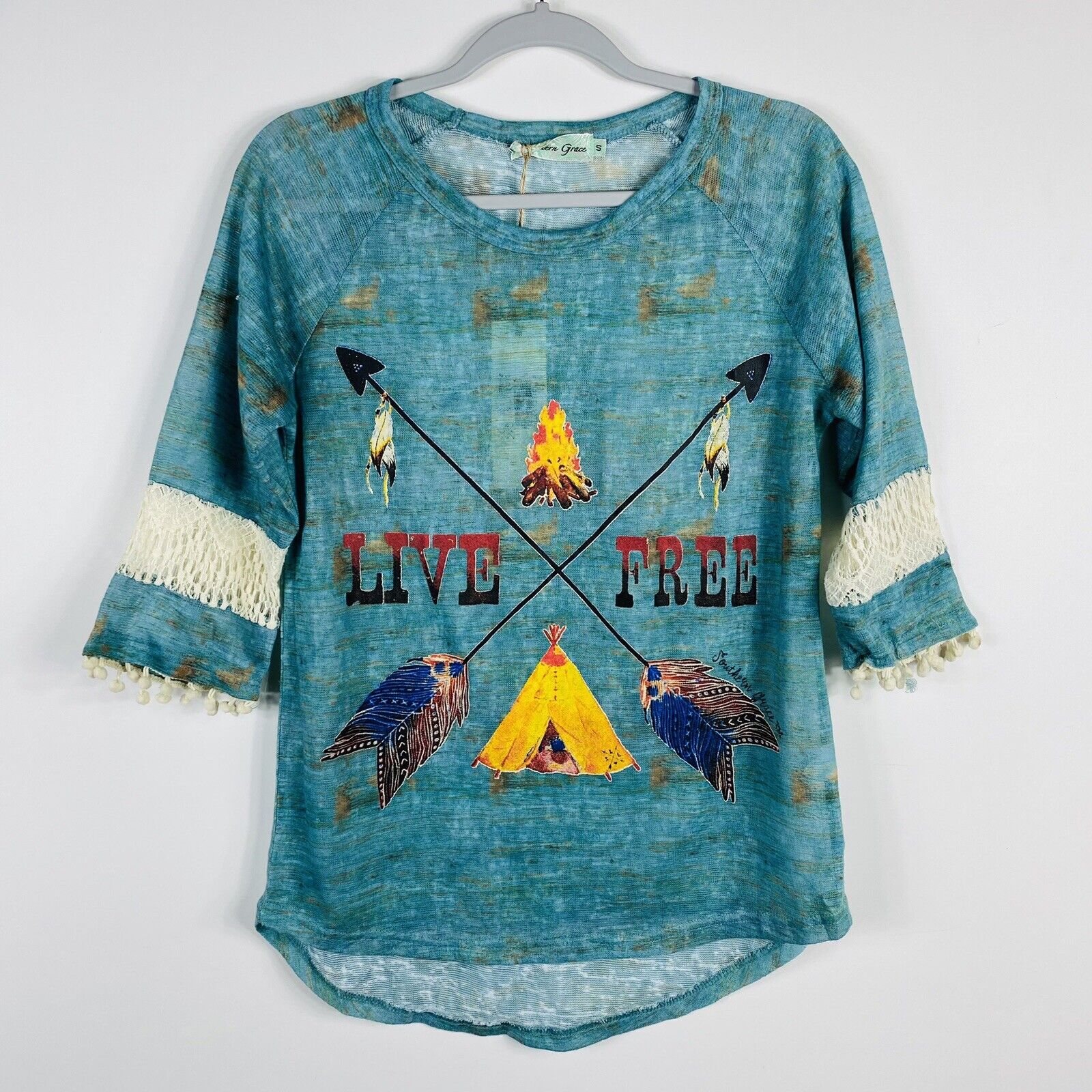 Southern Grace Size Small Live Free Native American Graphic Print Top Green