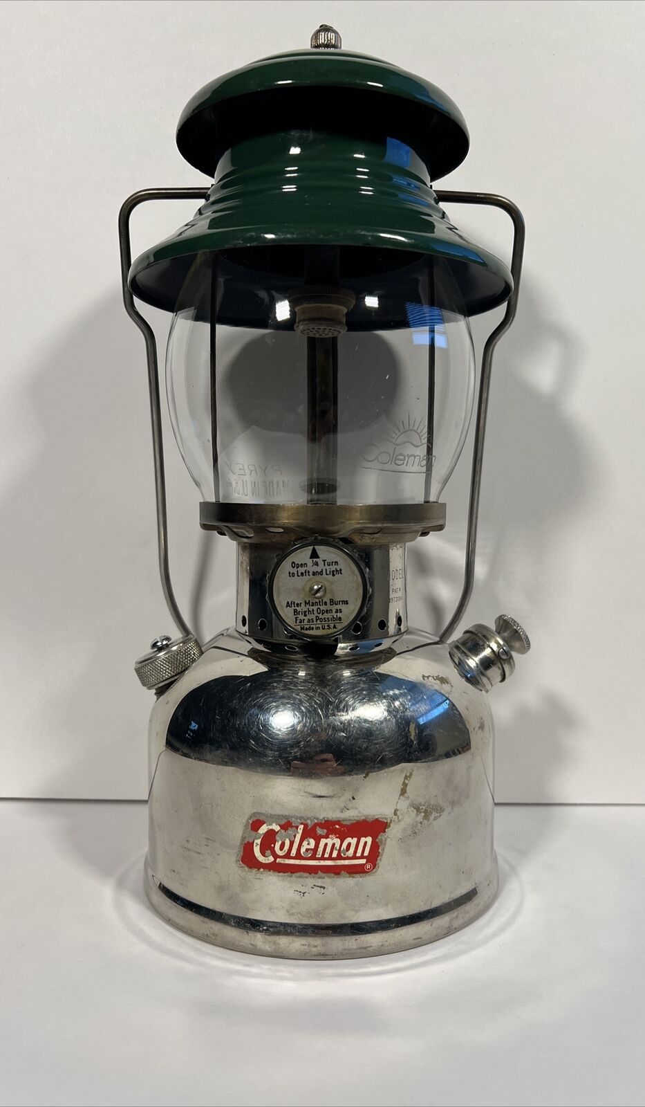Vintage 1950s Coleman Model 202 Single Mantel Lantern *The Sunshine Of The Night