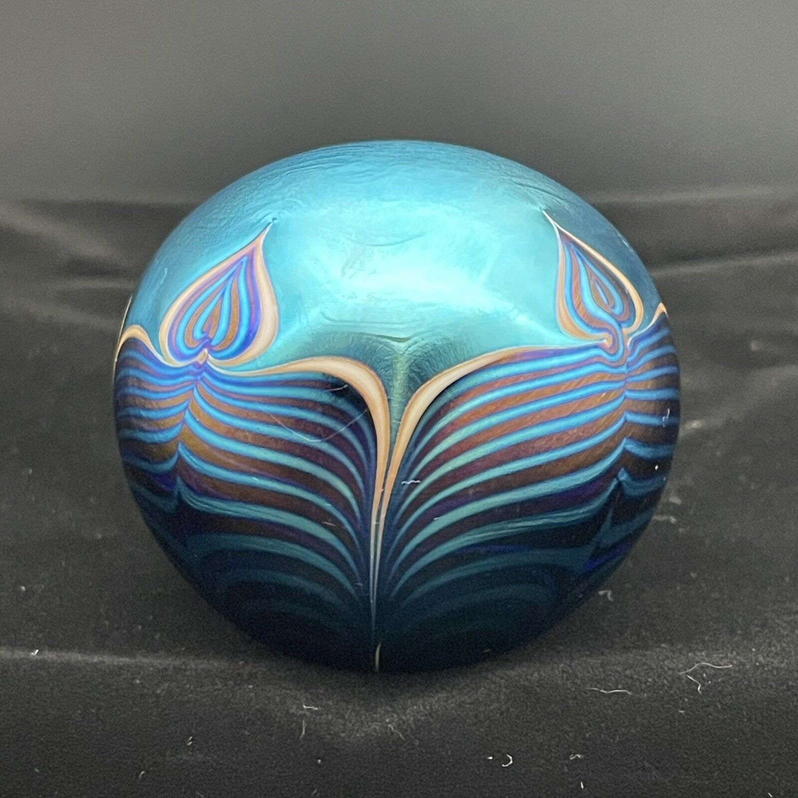 Vtg. 1988 Cathy Richardson Dichroic Pulled Feathers Paper Weight