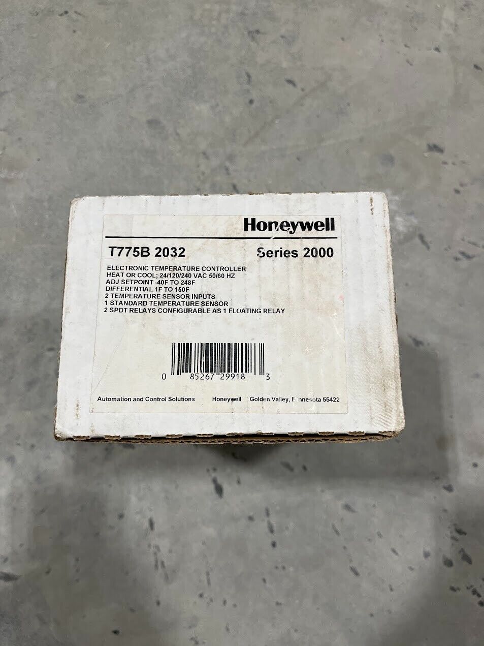 Honeywell T775B2032 Electronic Temperature Controller with 2 inputs, 2 relays