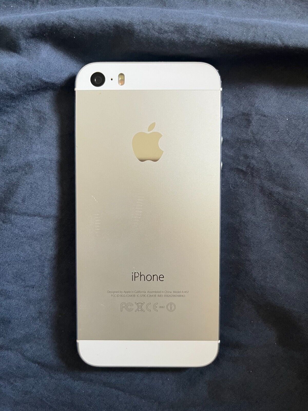 Jailbroken iPhone 5s- 16GB - White (Unlocked)  (No Sims Card) Please Read