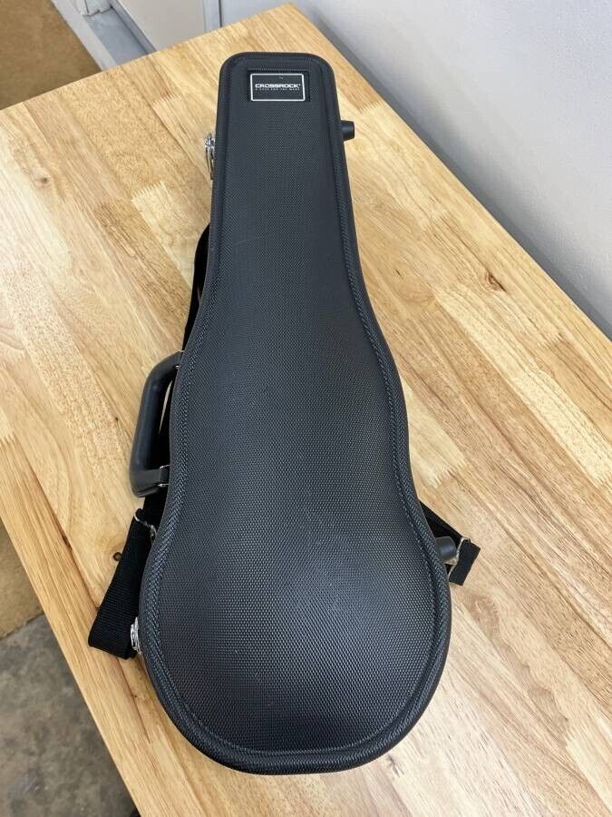 Crossrock hard shell 1/4 violin case with backpack straps, black