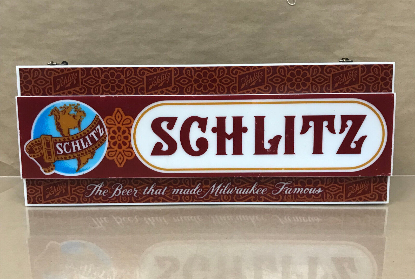 Vintage Schlitz Beer Milwaukee Famous Lighted Electric Advertising Bar Sign