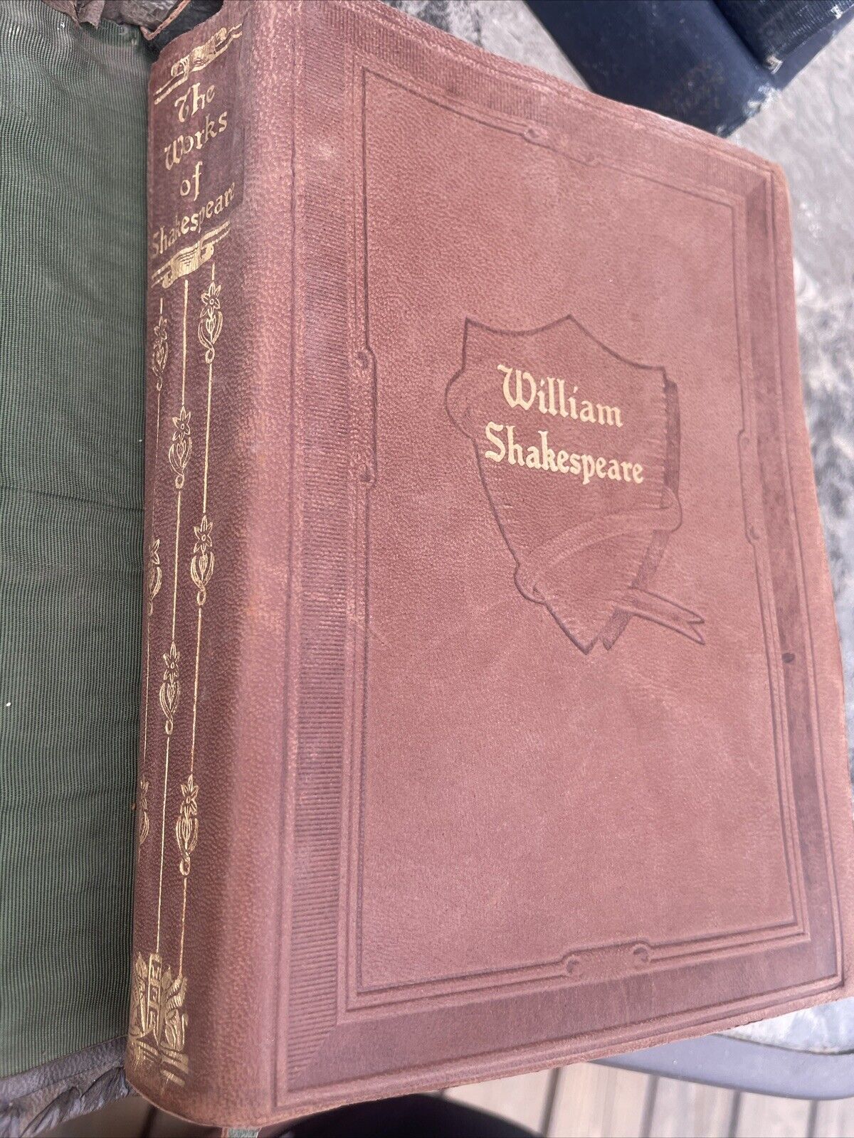 Vintage - The Works of WILLIAM SHAKESPEARE - Soft Leather Bound Book - RARE OLD