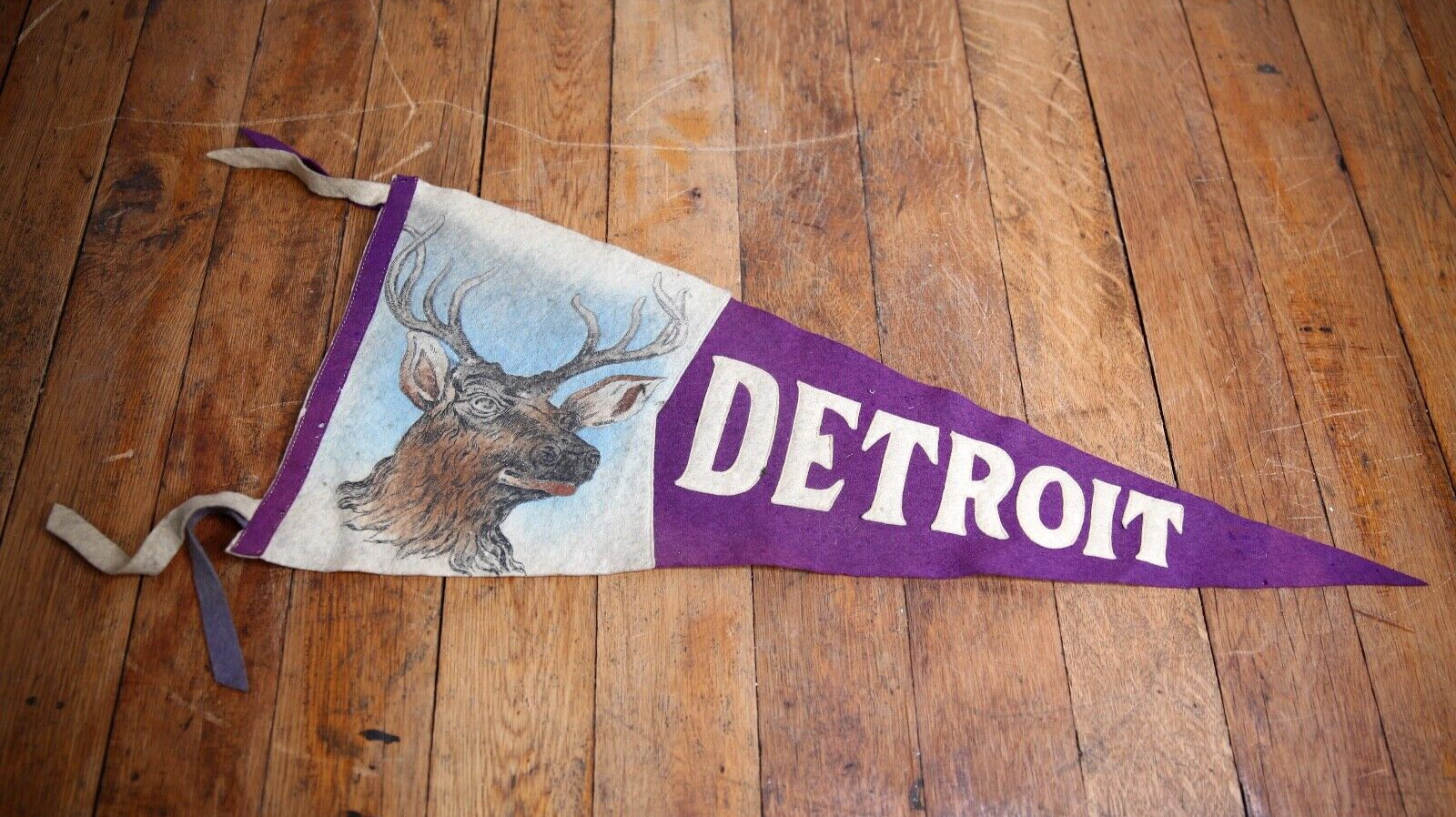 Vintage BUCK DEERE ANTLER HUNTING LODGE Felt Pennant Banner Detroit Michigan
