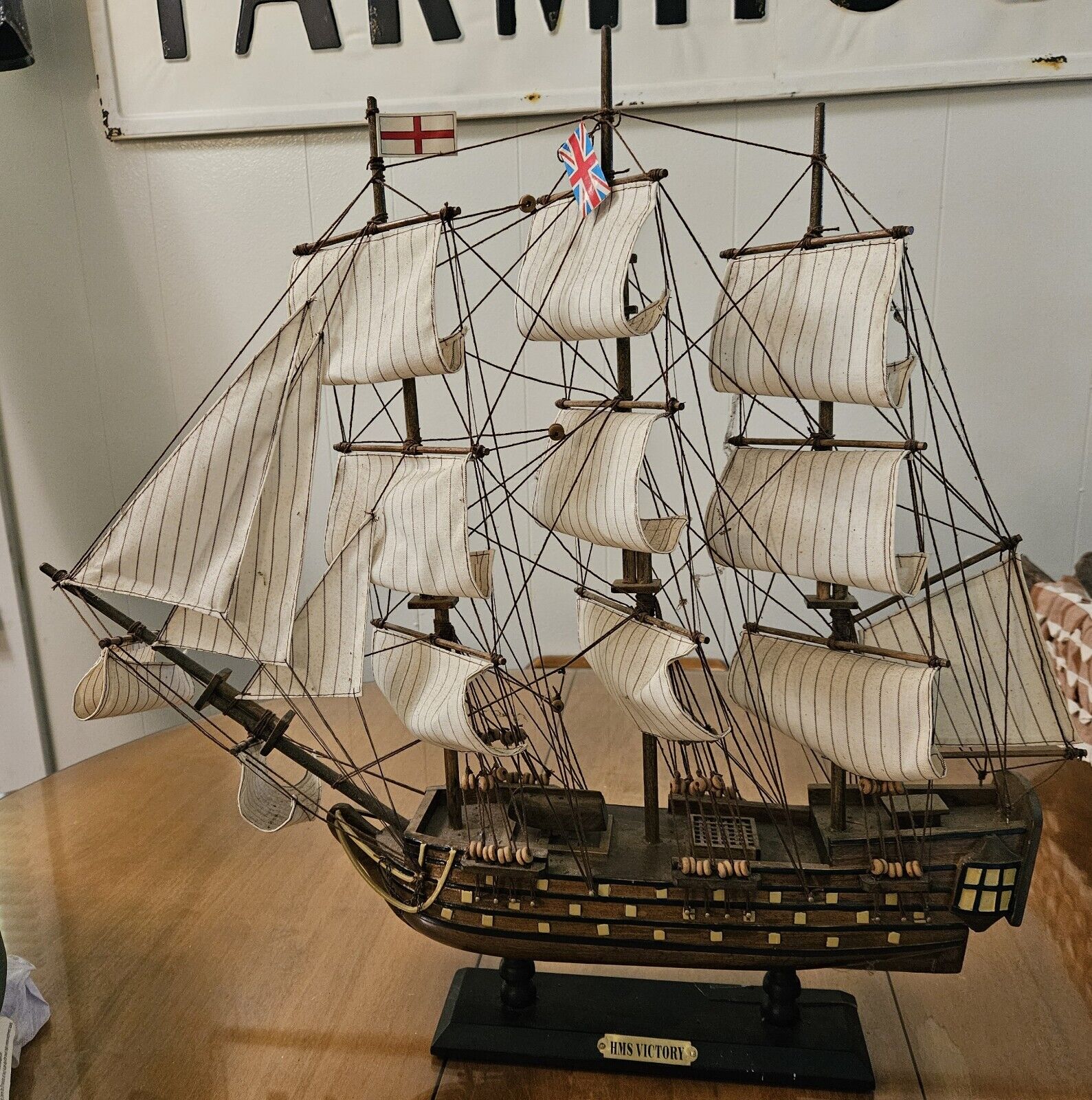 HMS VICTORY VINTAGE WOODEN SHIP APPROX. SIZE 23\