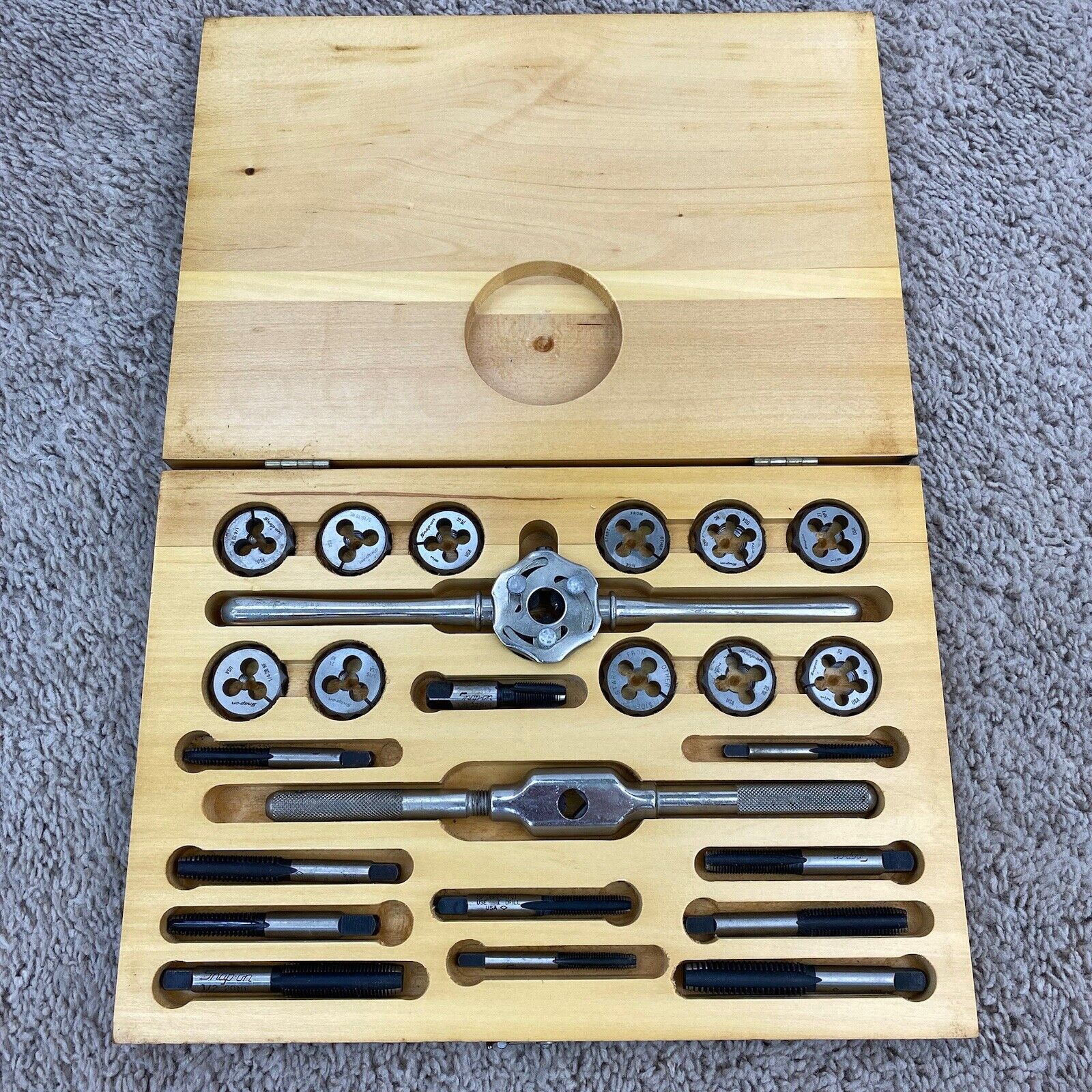 Snap On Tools Tap & Die Set TD2400A 1/4”-1/2” SAE Wood Case Vintage WI, USA