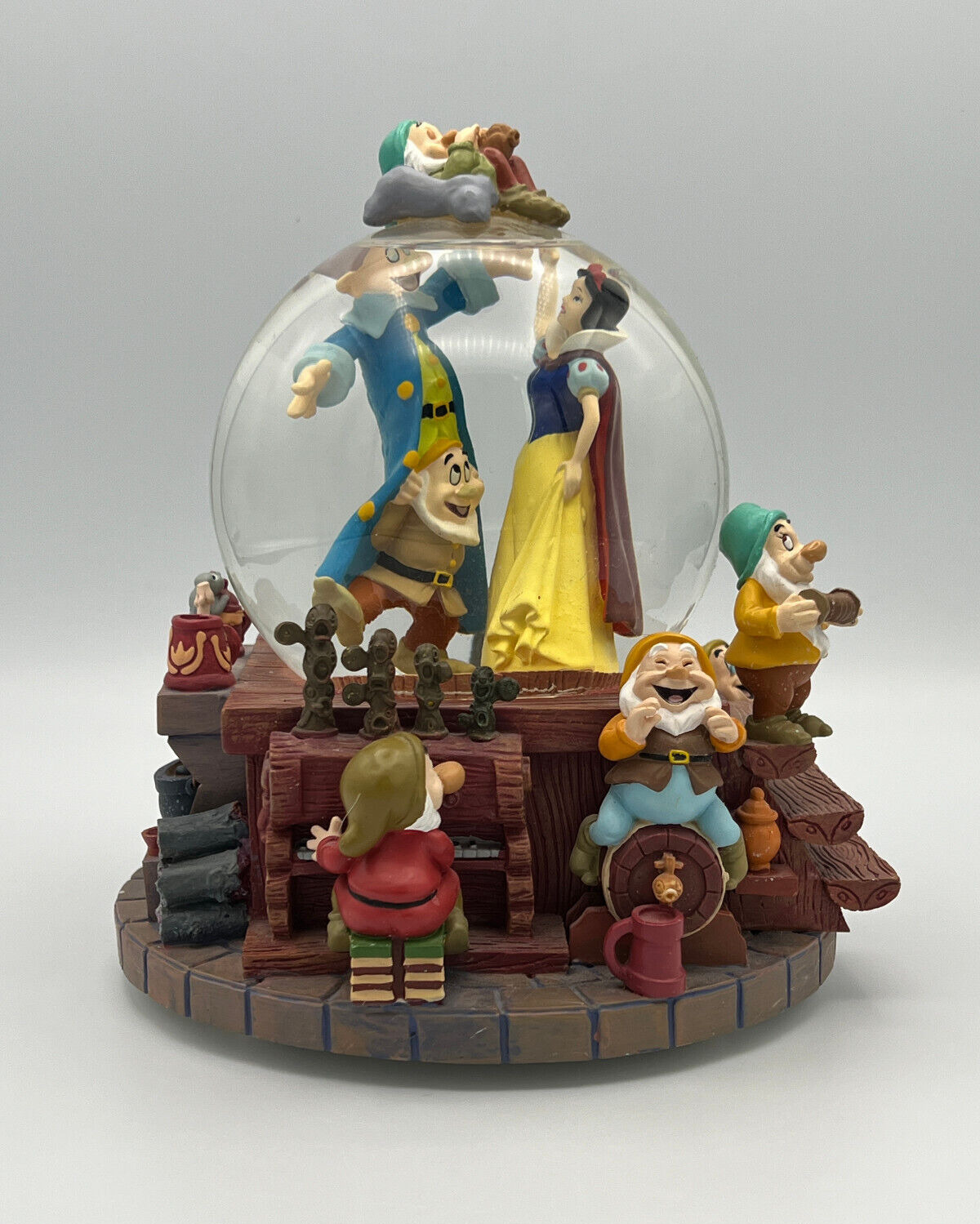 Walt Disney Attractions Snow White & 7 Dwarves Musical Snow Globe