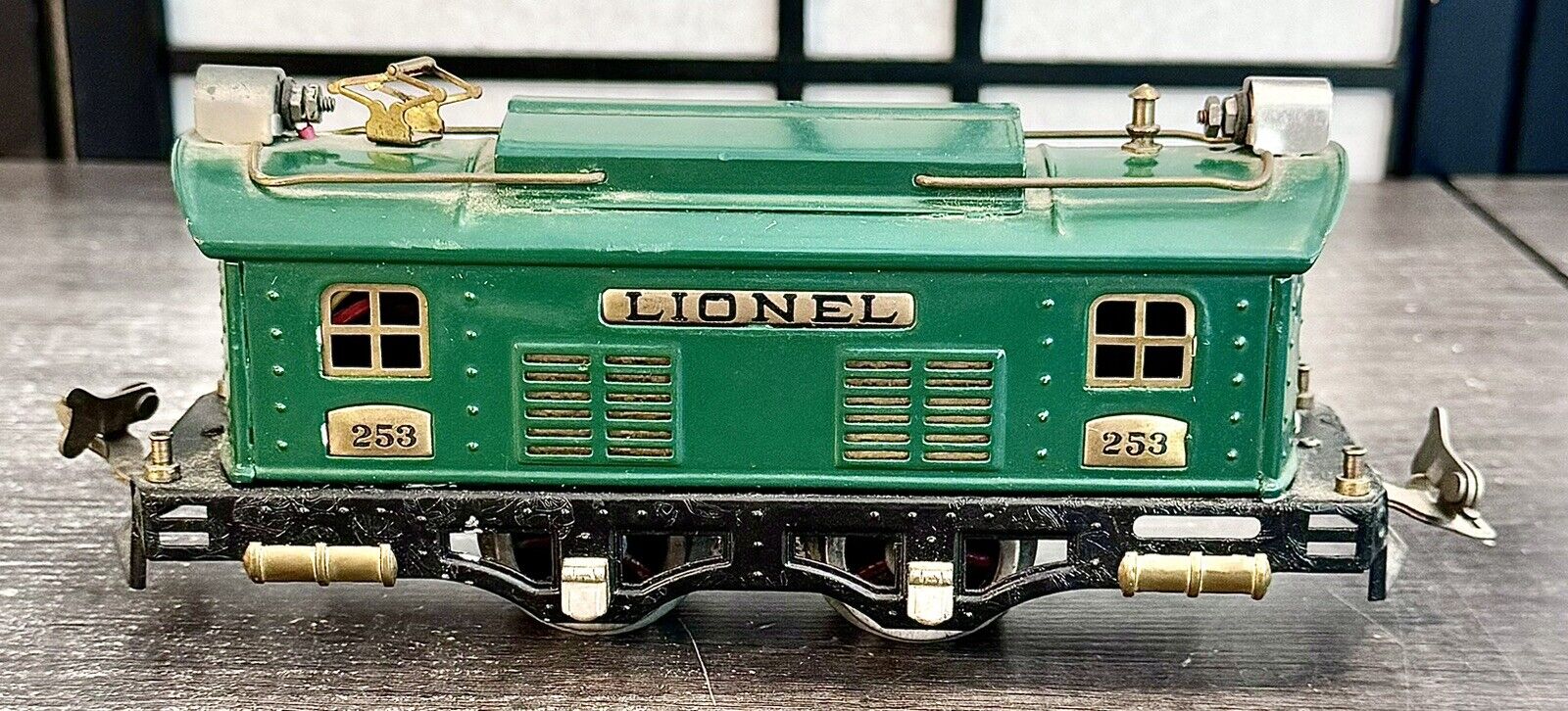 Lionel 253 Vintage O Prewar Green Tinplate Electric Locomotive *nice condition*
