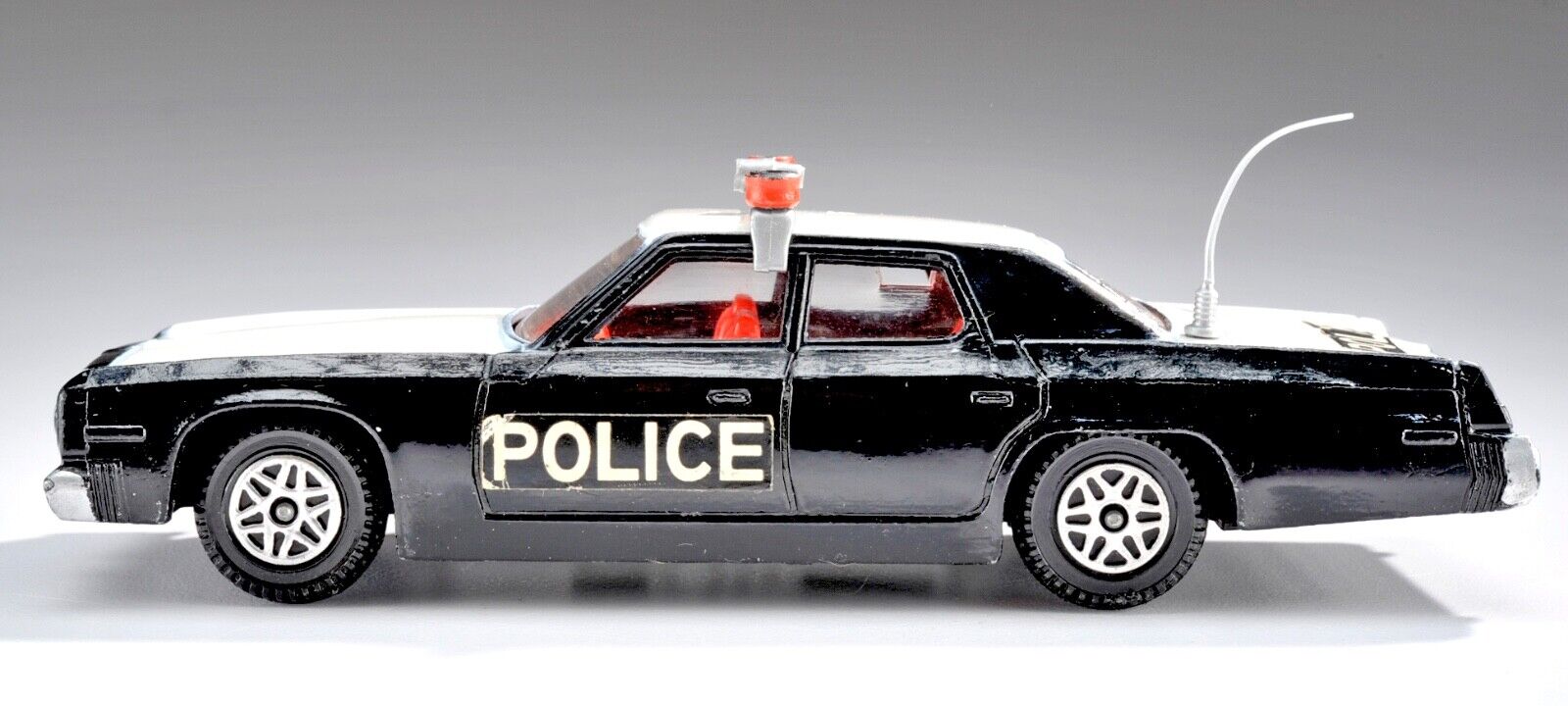 VTG 1977-1980 DINKY No 244 PLYMOUTH GRAN FURY POLICE CAR. VERY GOOD