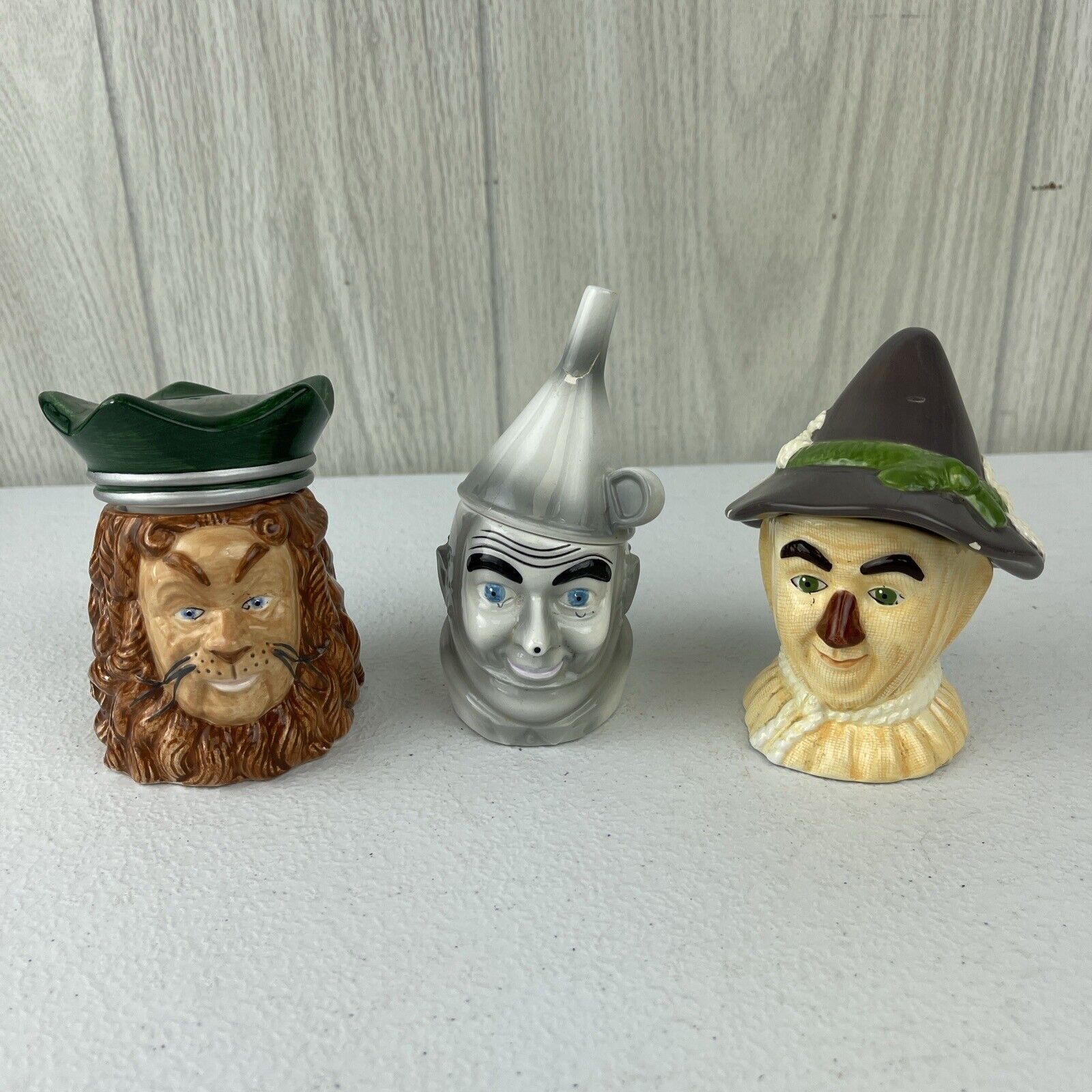 Wizard of Oz Enesco 1999 Salt & Pepper Shaker Lion Tin Man Scarecrow **READ**