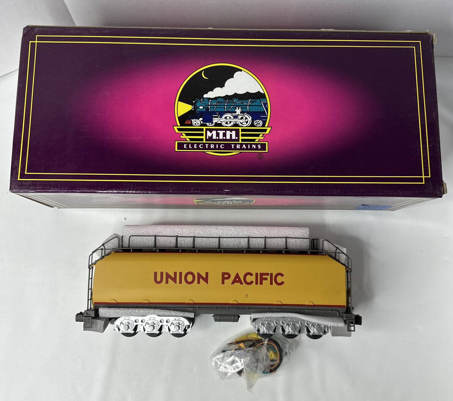 MTH MT-3022L  DIE-CAST UNION PACIFIC AUXILIARY WATER TENDER NICE