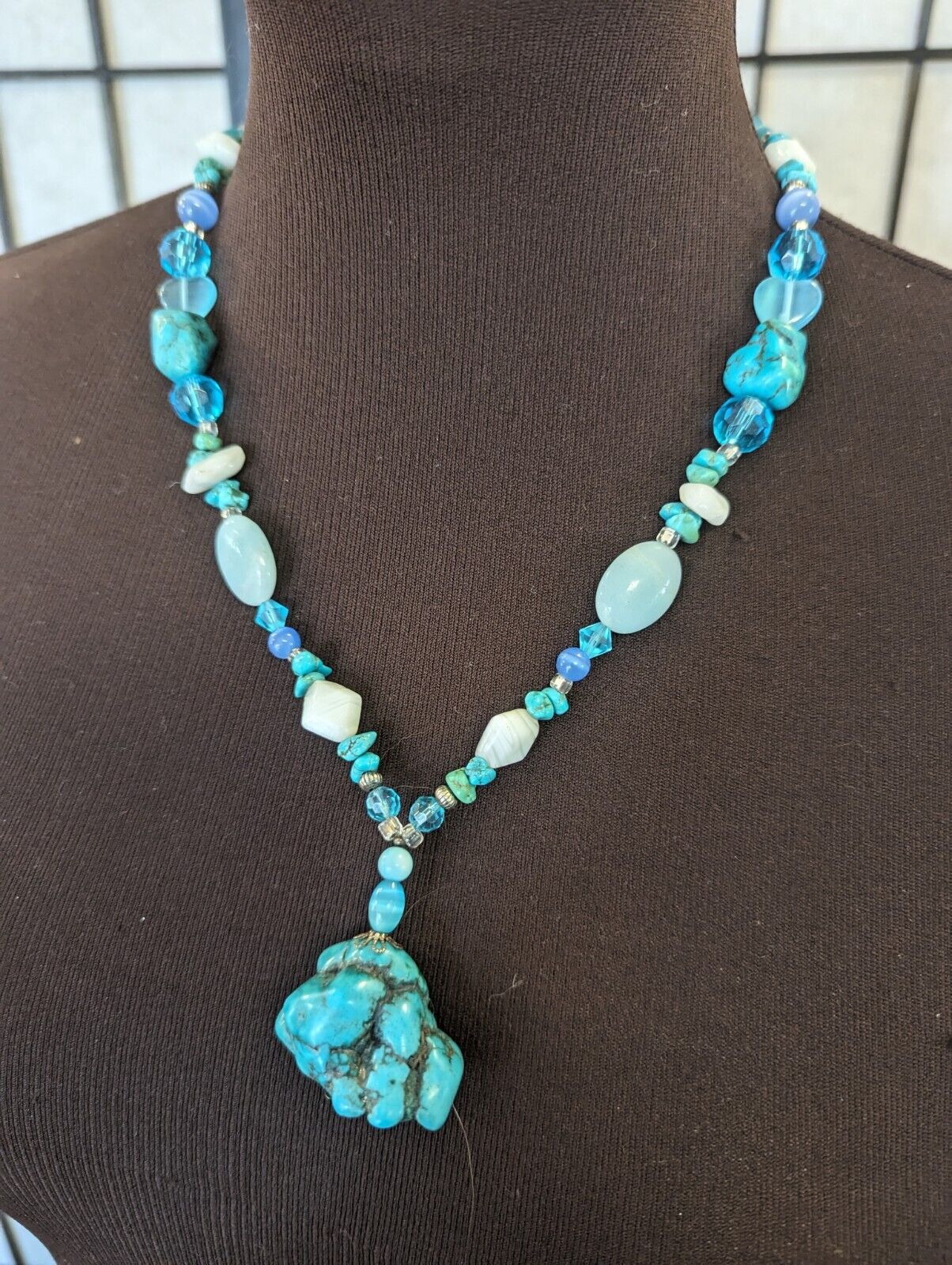 Vintage Artisan TURQUOISE howlite stone Beaded Necklace 20in boho gypsy Magical