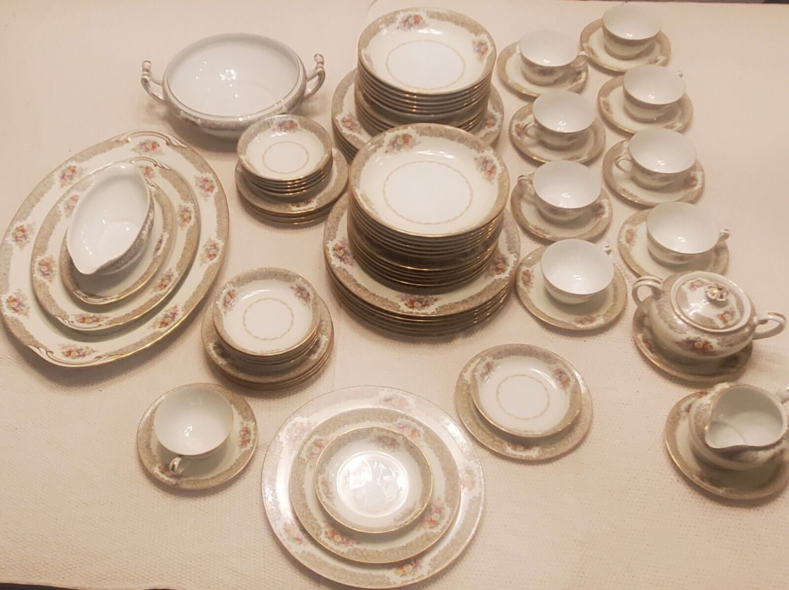 85-Piece Set of AICHI China made in Occupied Japan service for 12