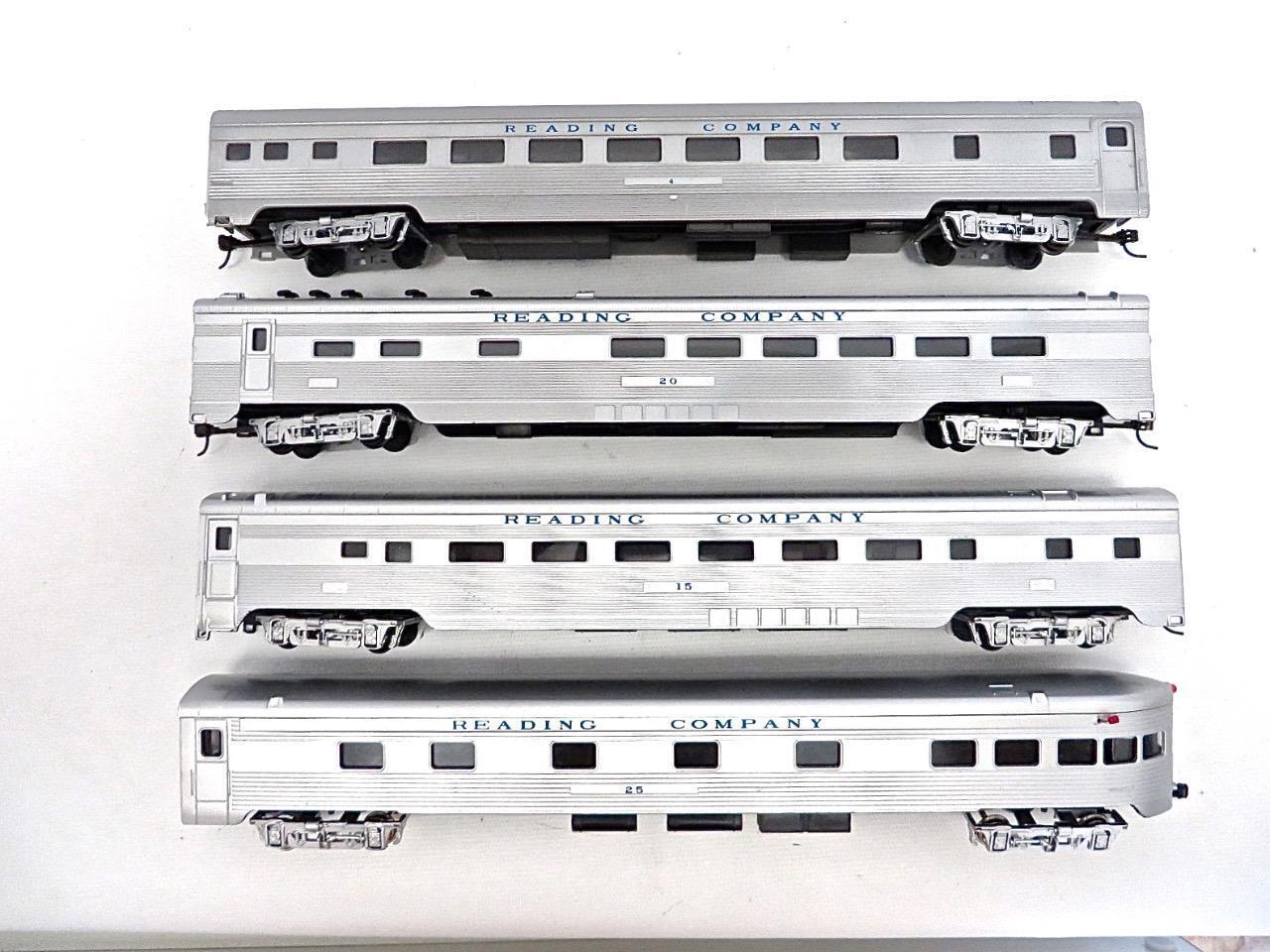 HO IHC Made by Rivarossi Corrugated Side Streamlined Passenger Car Stock of 4