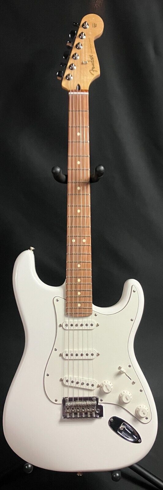 Fender Player Stratocaster Electric Guitar Polar White Finish (846)