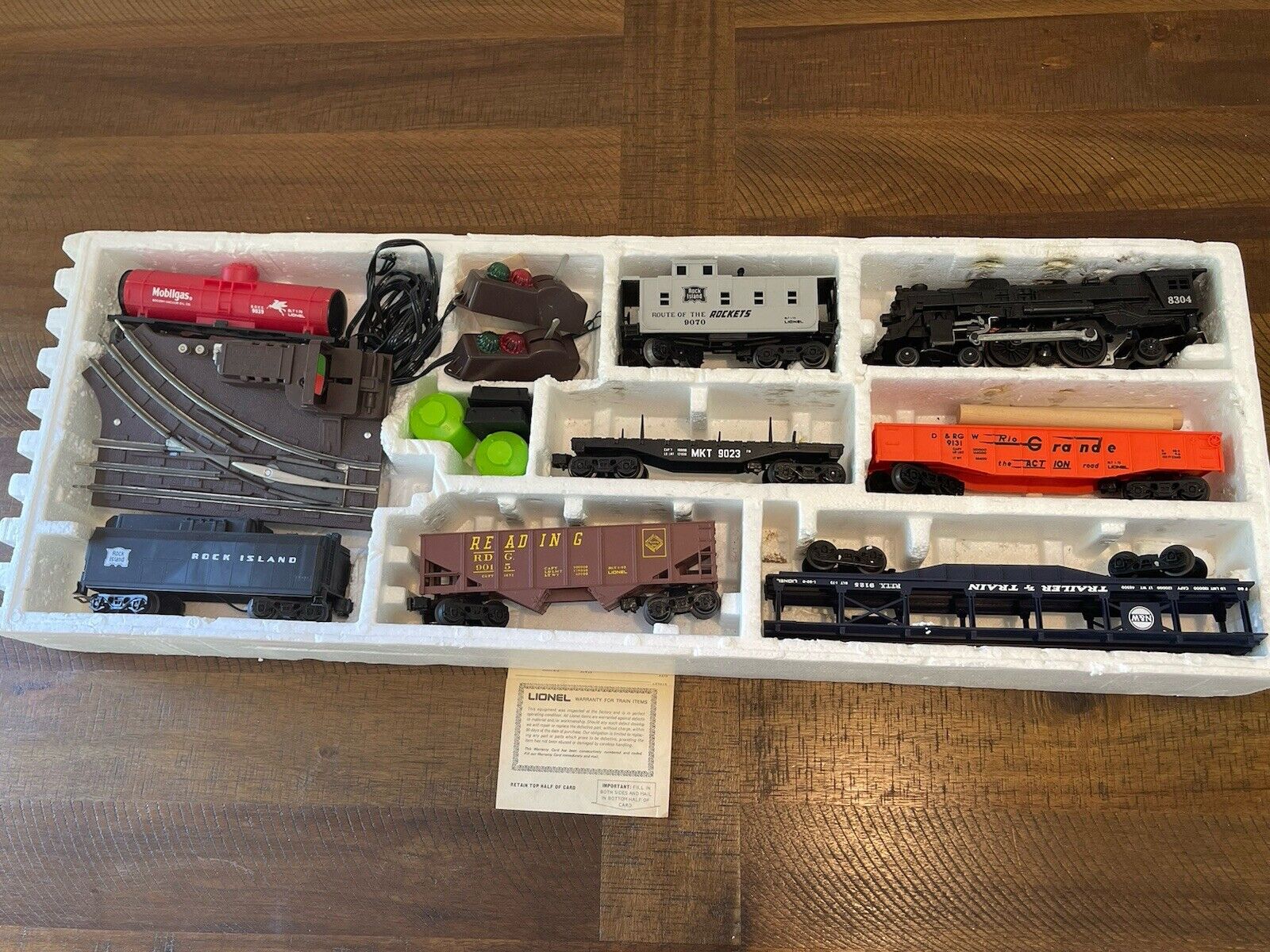 Vtg Lionel O Gauge 8304 Steam Locomotive & Tender, Cars & Railroad Accessories