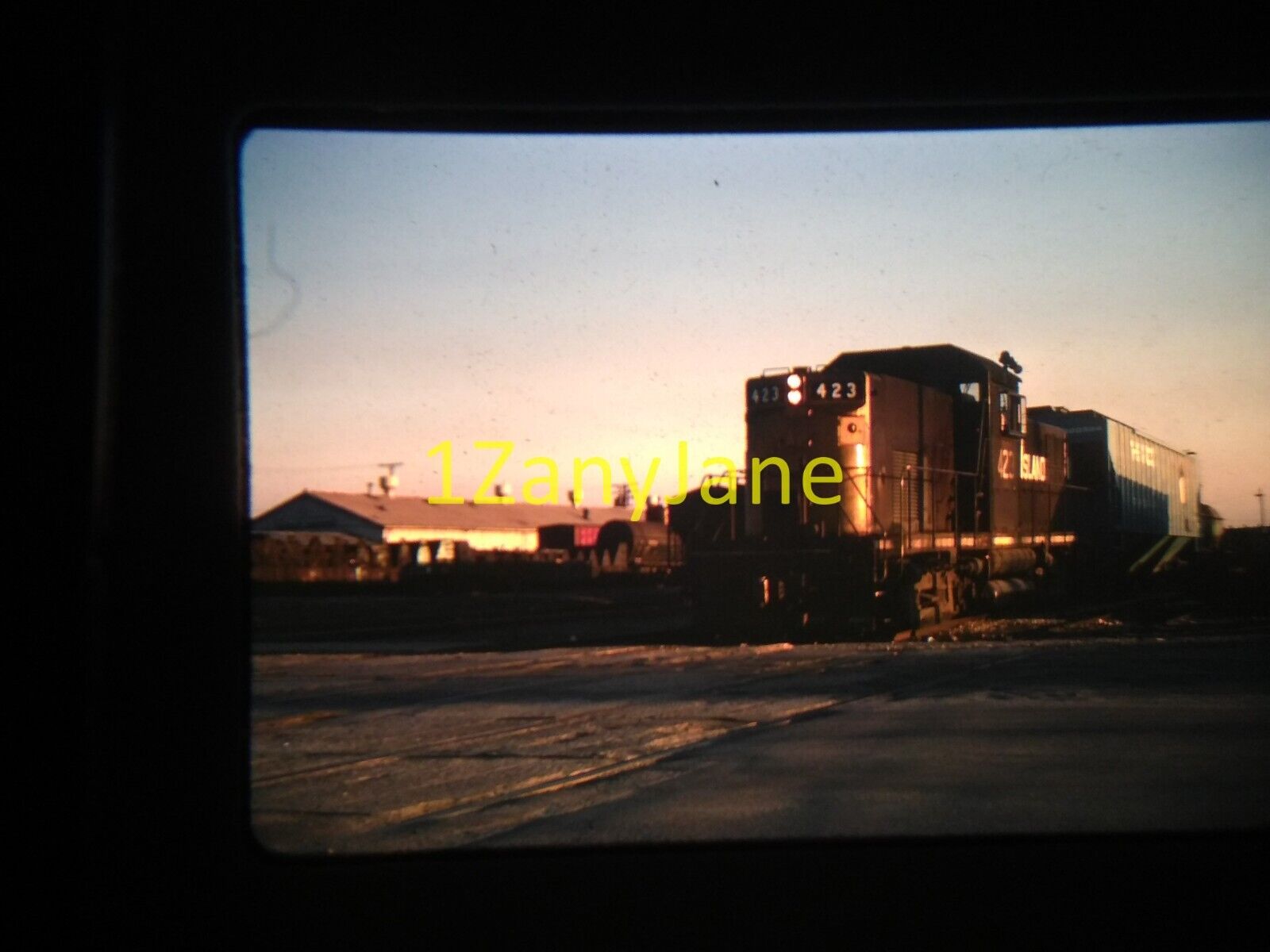 IT02 35MM TRAIN SLIDE Photo Engine Locomotive ROCK ISLAND 423 1978