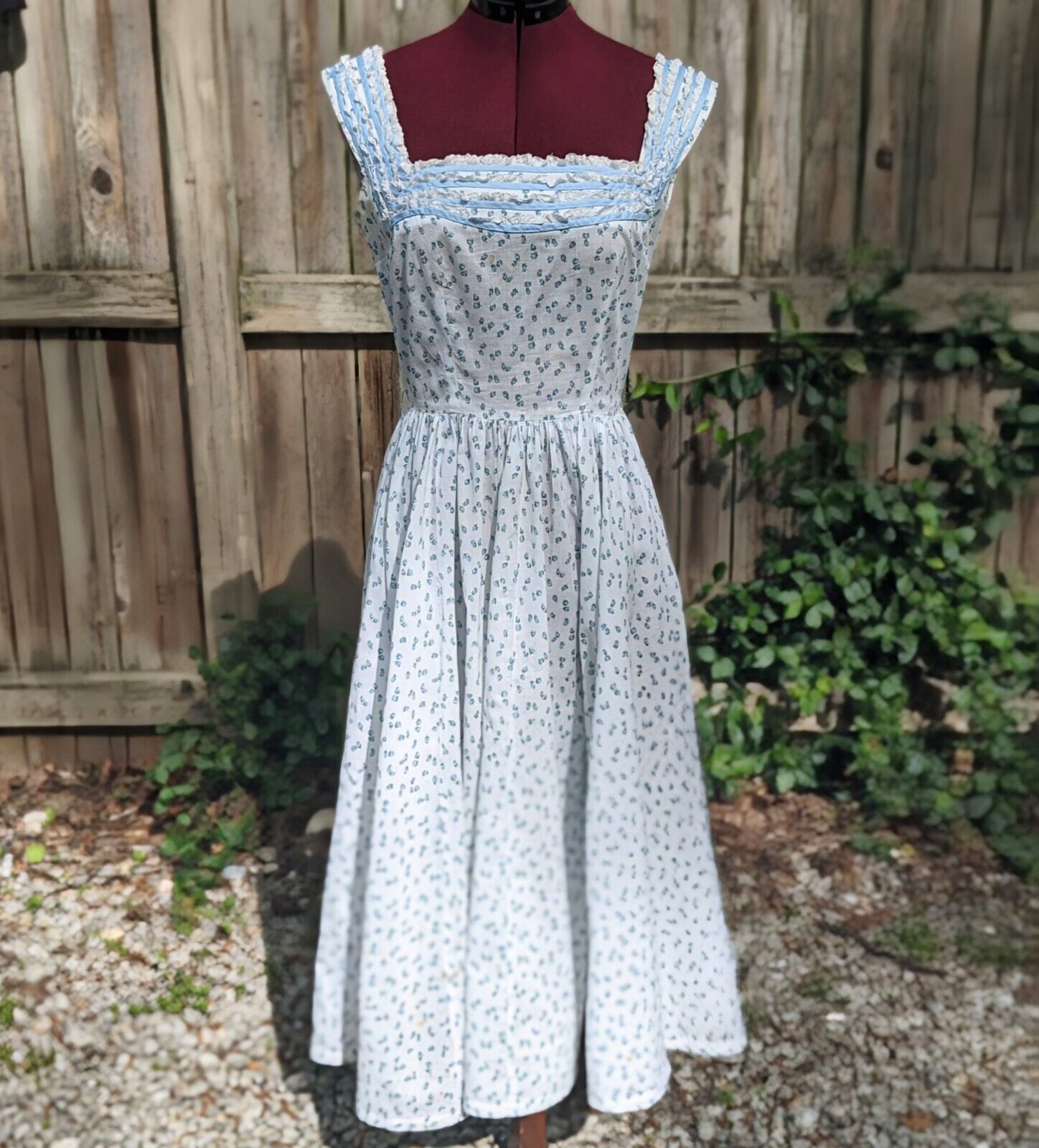 Vintage 1950s Jerry Gilden Summer Day Dress with Lots of Ruffled Lace Details 