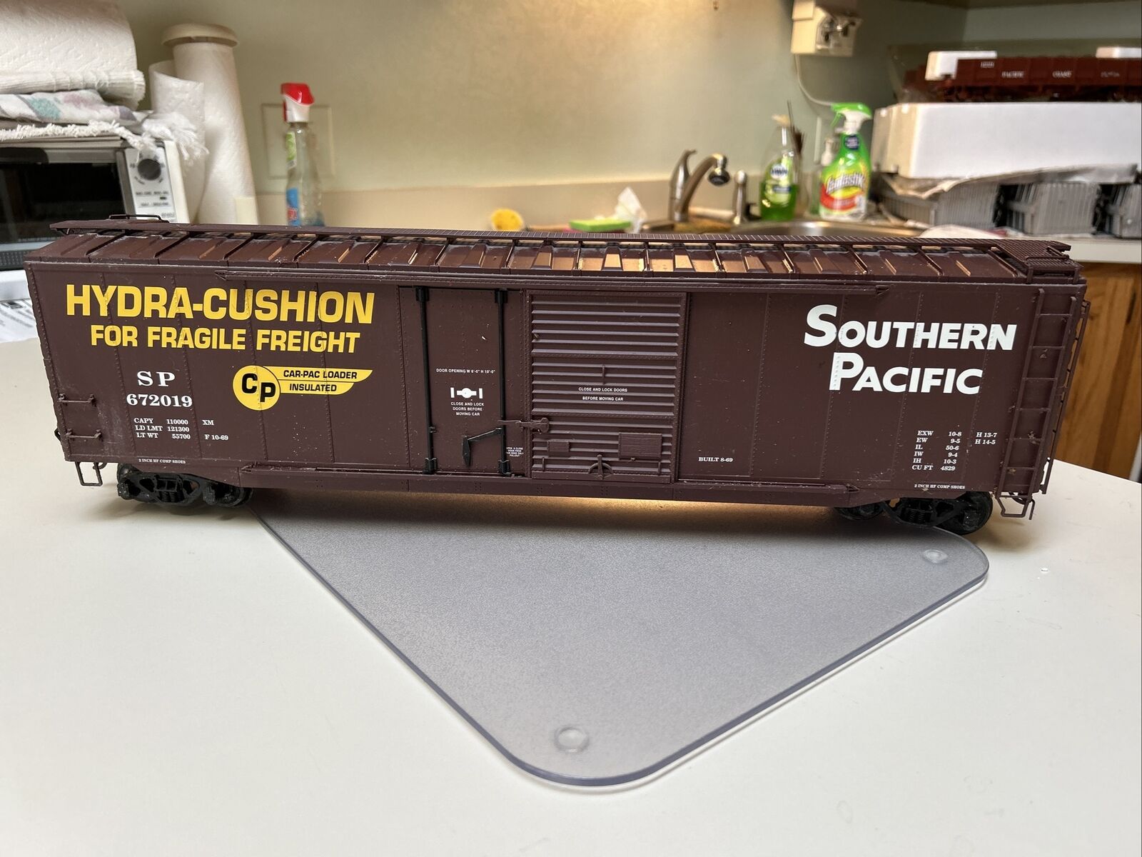 USA Trains 50’ Hydra Cushion Southern Pacific Box Car, G Scale, Steel Wheels